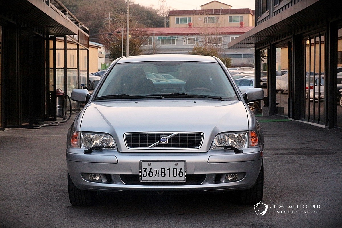 Автомобиль Volvo S40