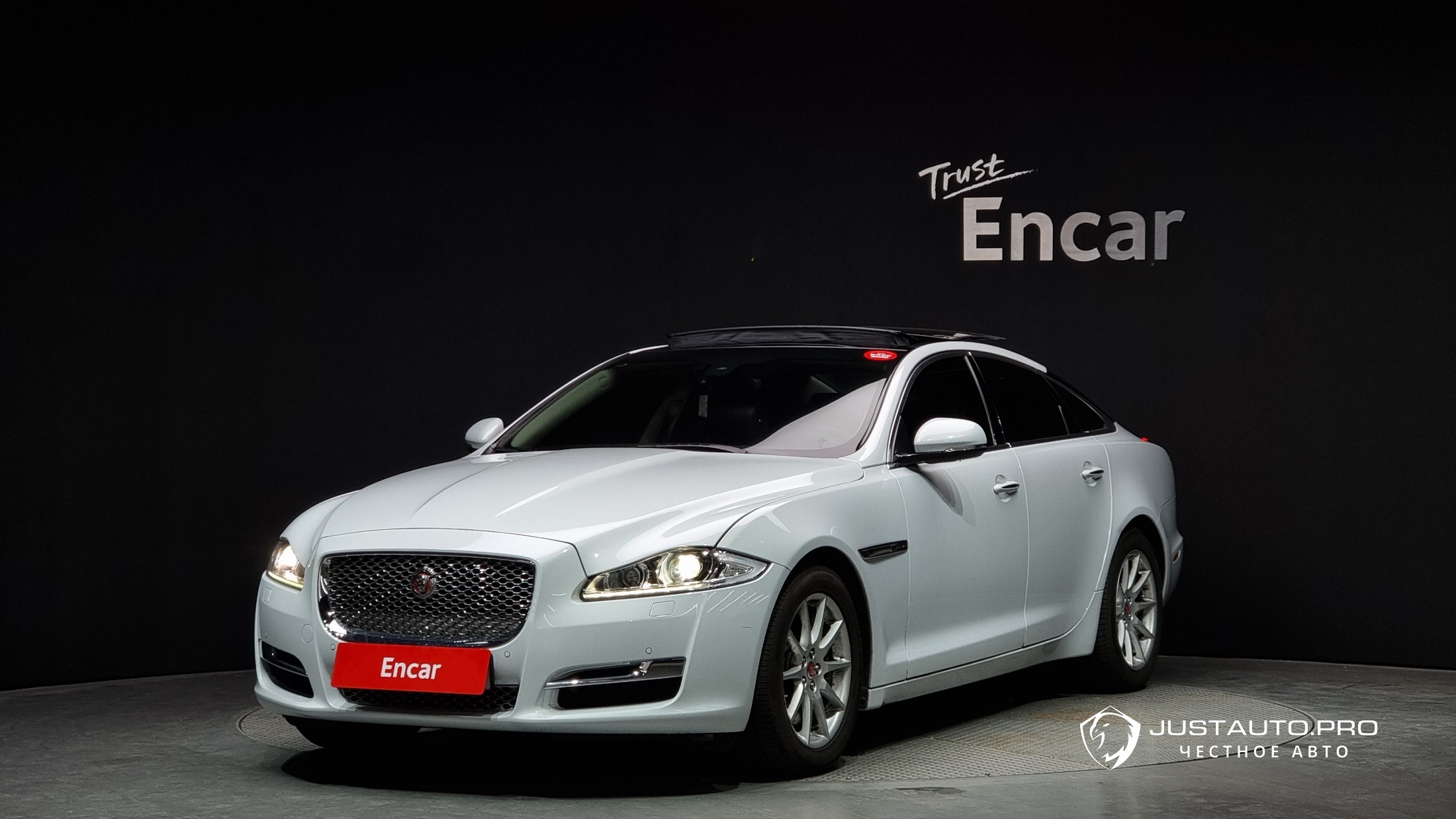 Автомобиль Jaguar XJ