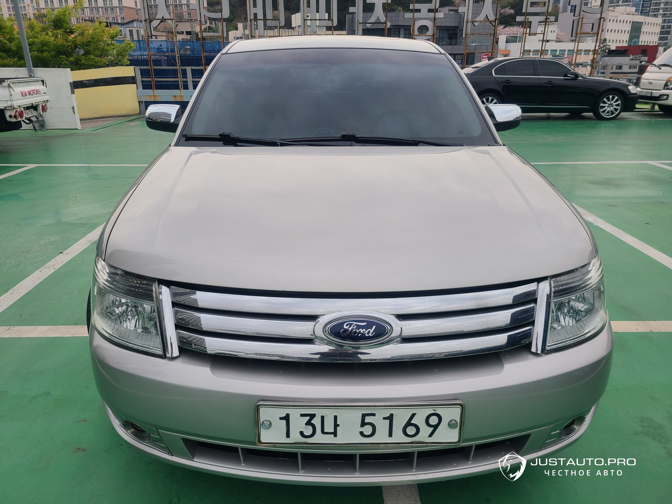 Автомобиль Ford Taurus