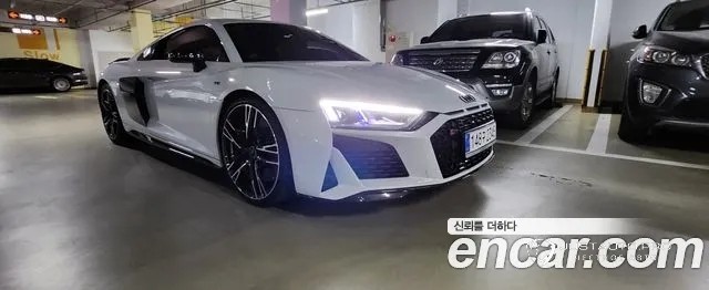 Автомобиль Audi R8