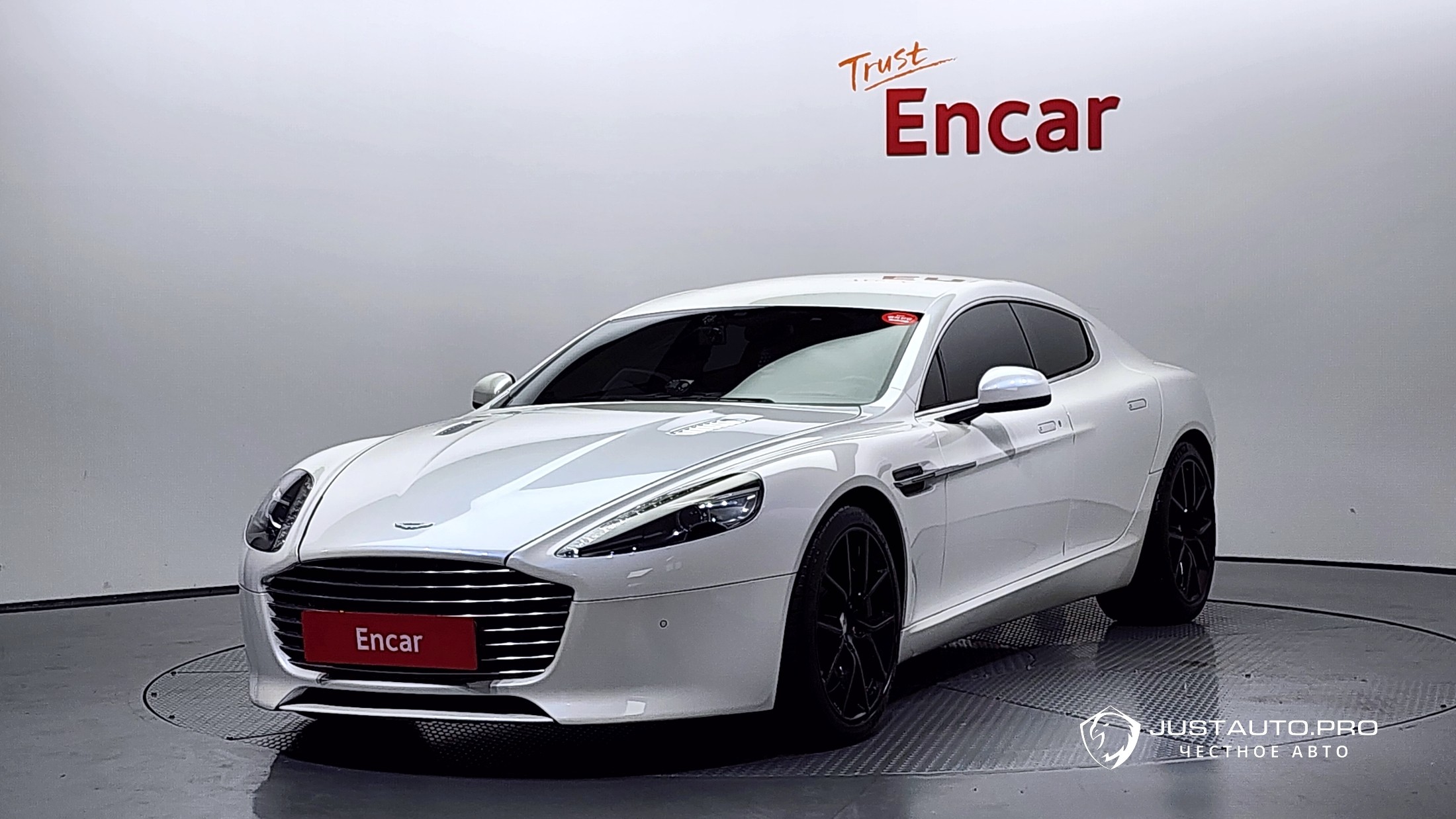 Автомобиль Astonmartin Rapide
