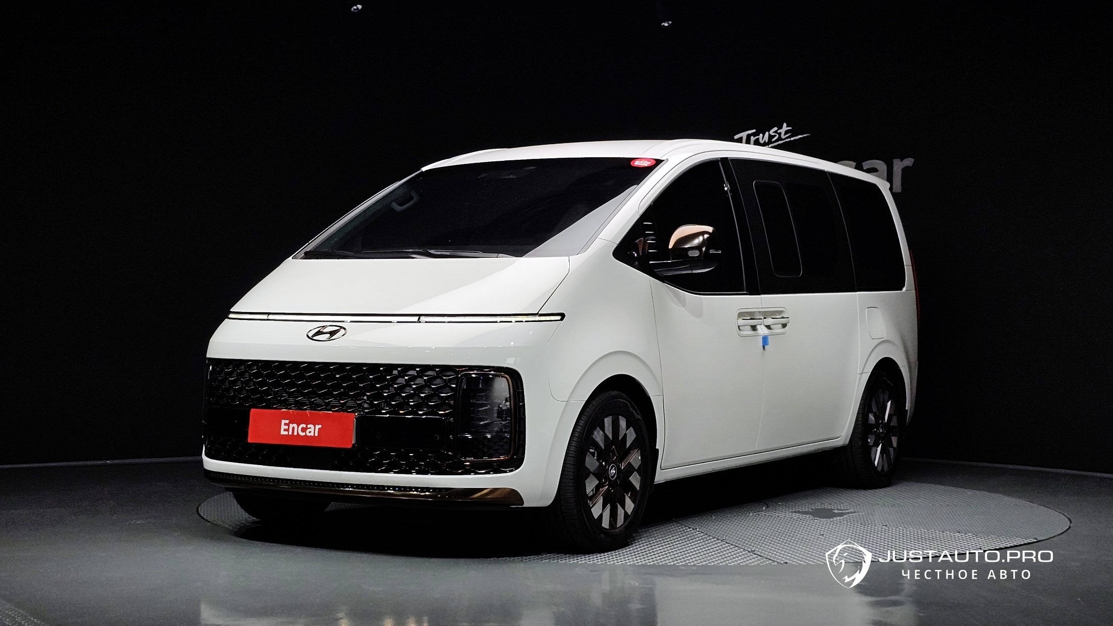 Автомобиль Hyundai Staria
