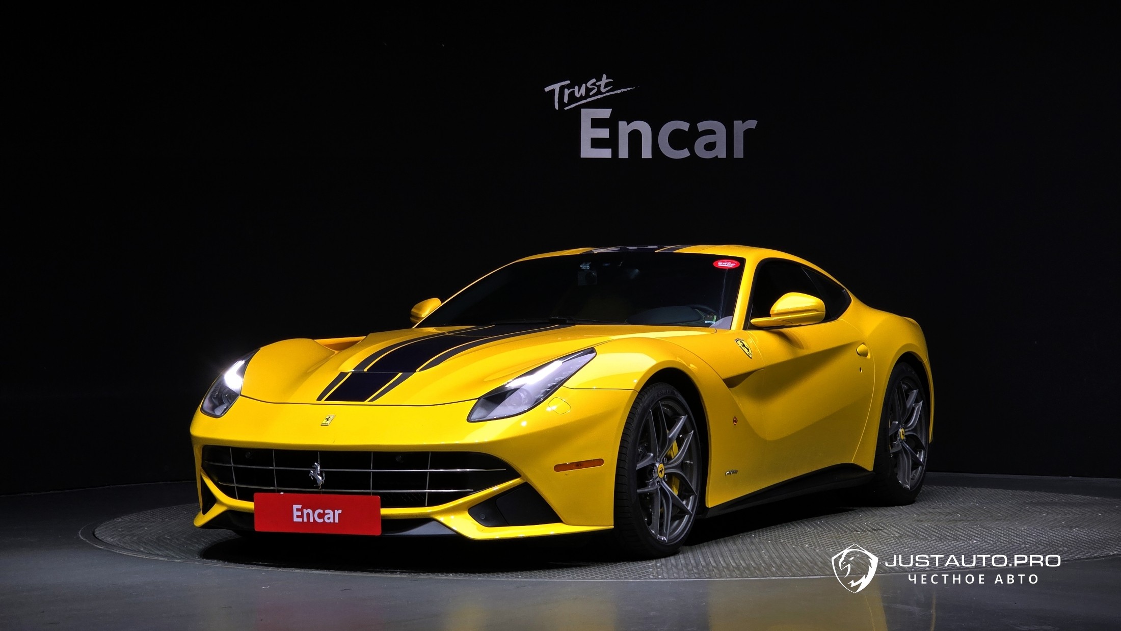 Автомобиль Ferrari F12 Berlinetta