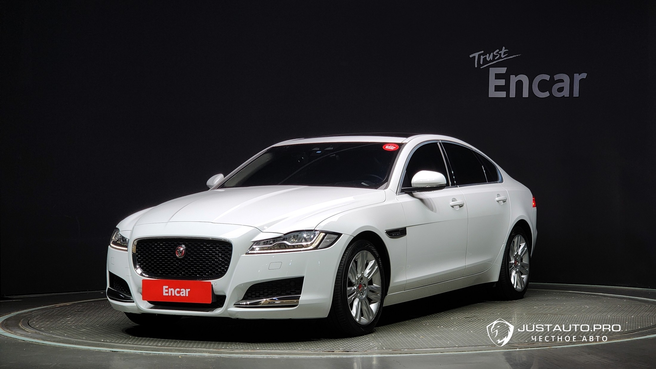 Автомобиль Jaguar XF