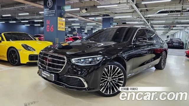 Автомобиль Mercedes-Benz S-Class