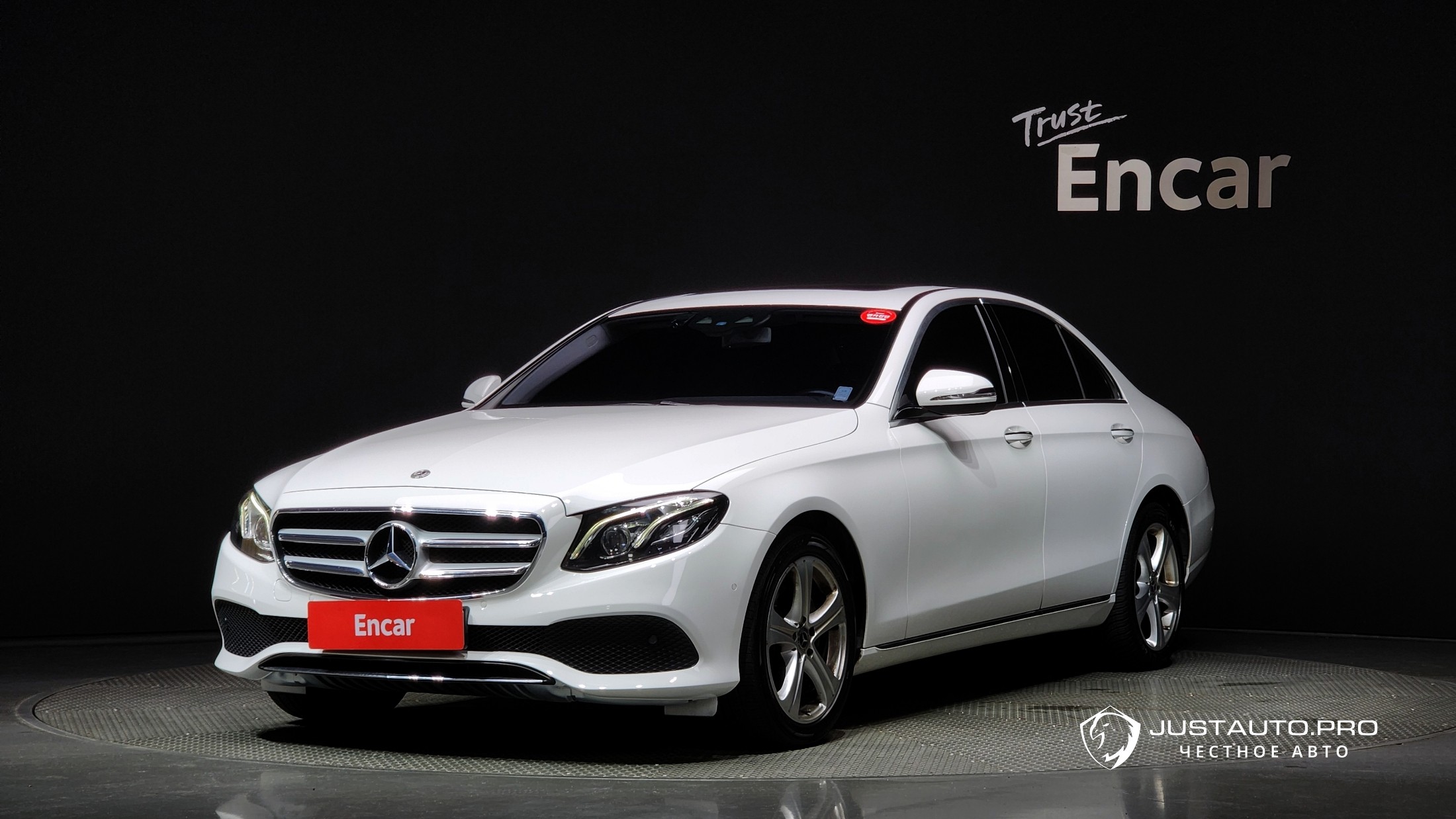 Автомобиль Mercedes-Benz E-Class