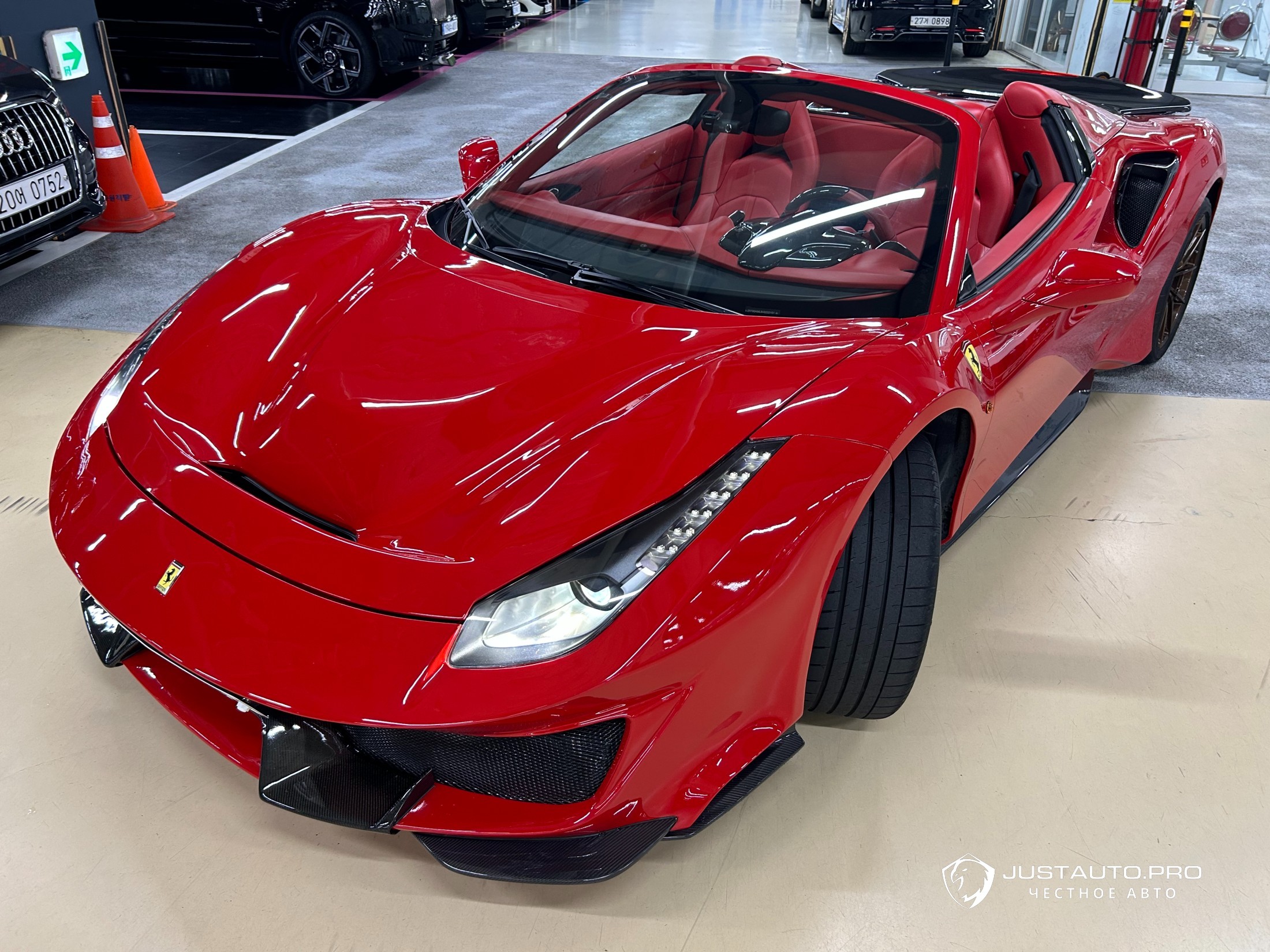Автомобиль Ferrari 488