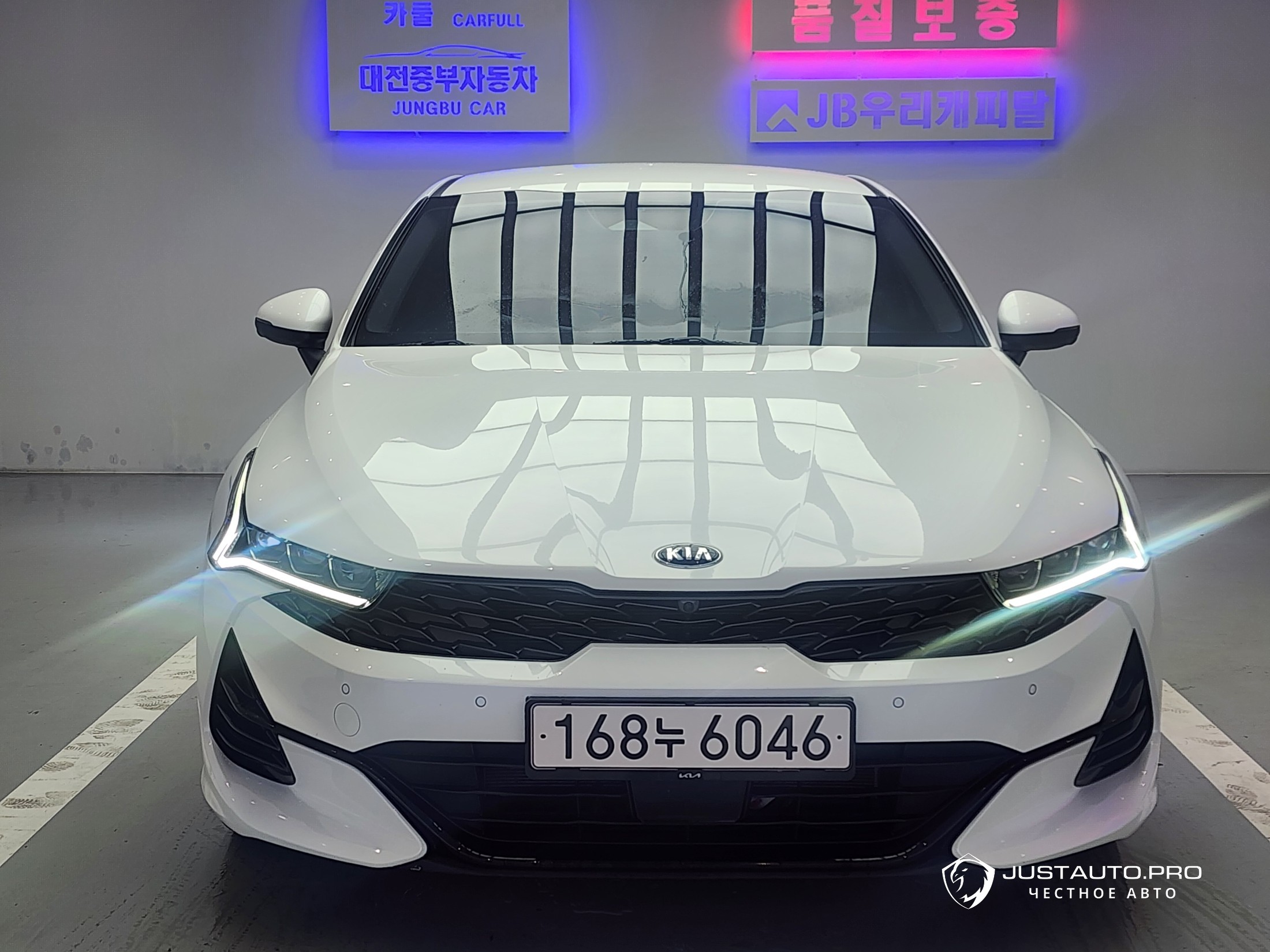 Автомобиль Kia K5