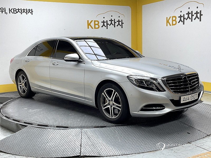 Автомобиль Mercedes-Benz S-Class