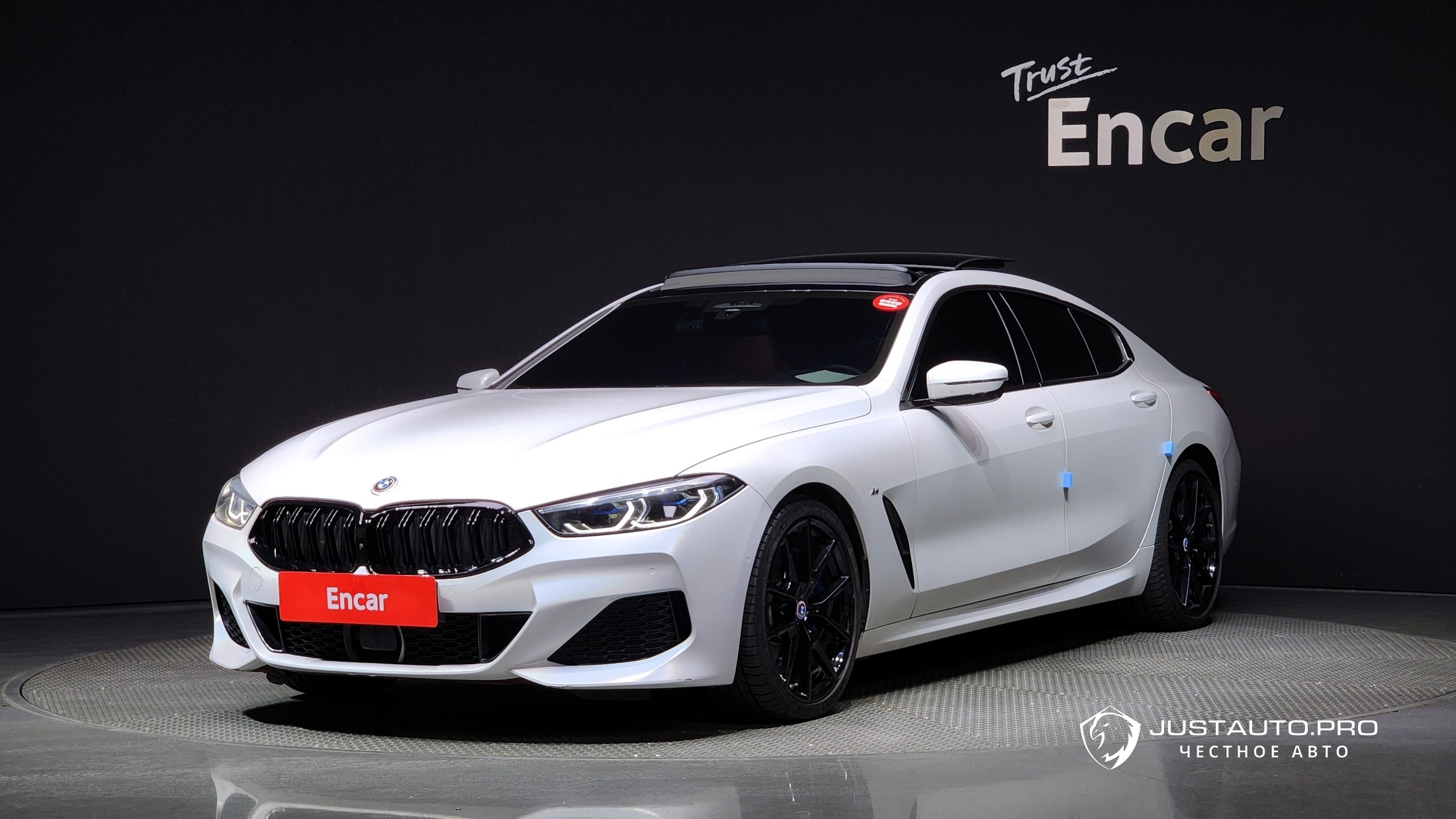 Автомобиль BMW 8-Series