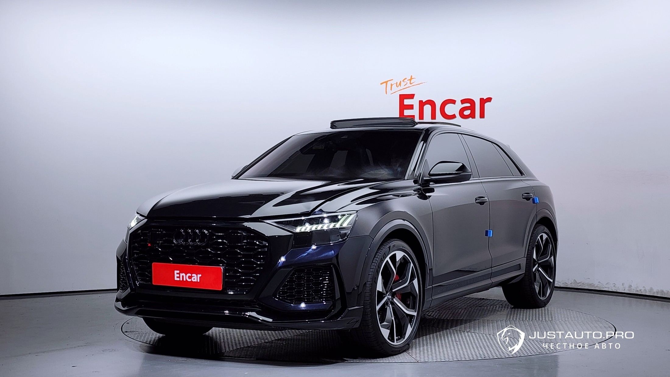 Автомобиль Audi RSQ8