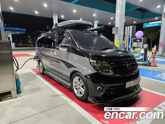 Автомобиль Nissan Elgrand