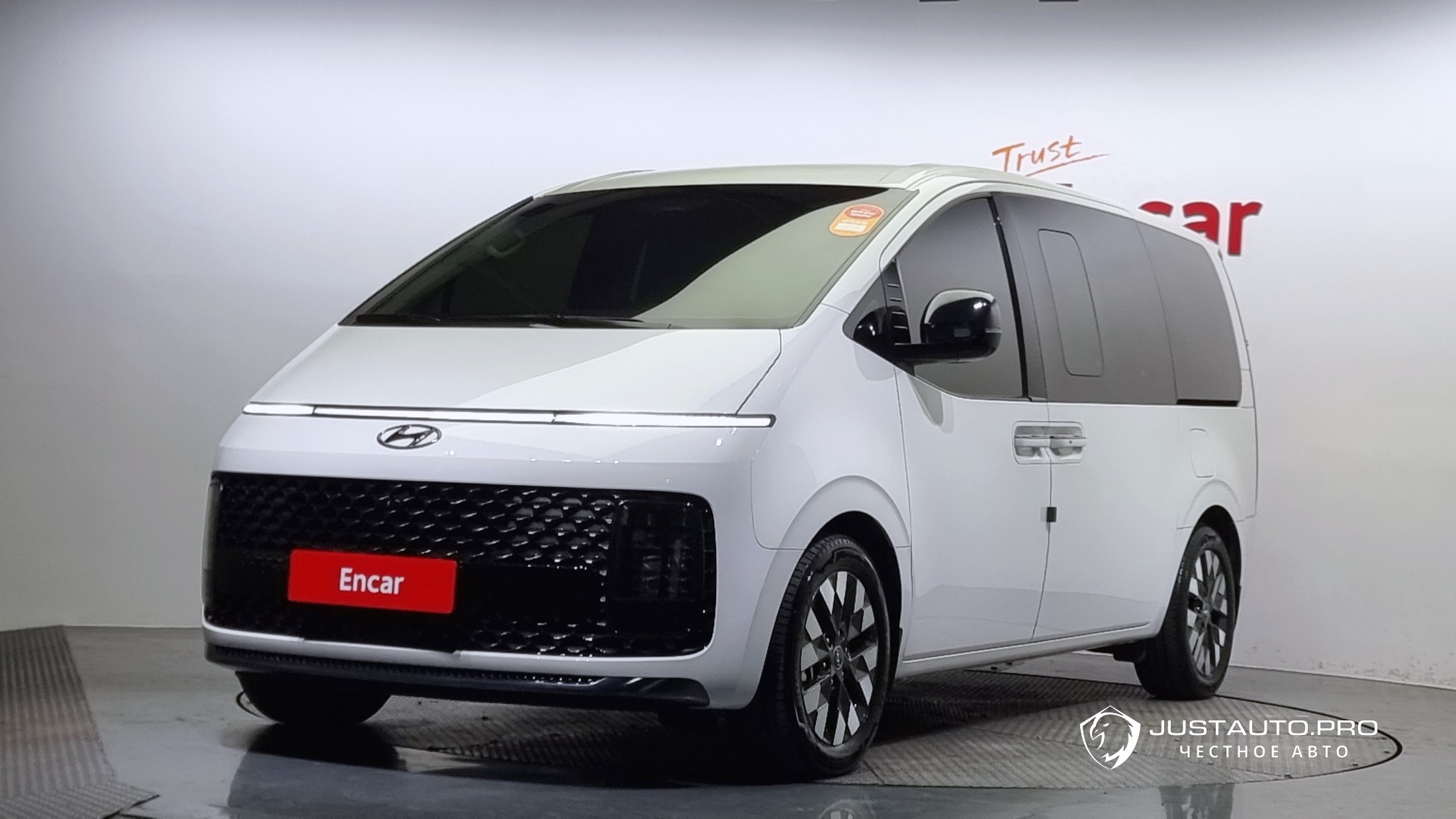 Автомобиль Hyundai Staria