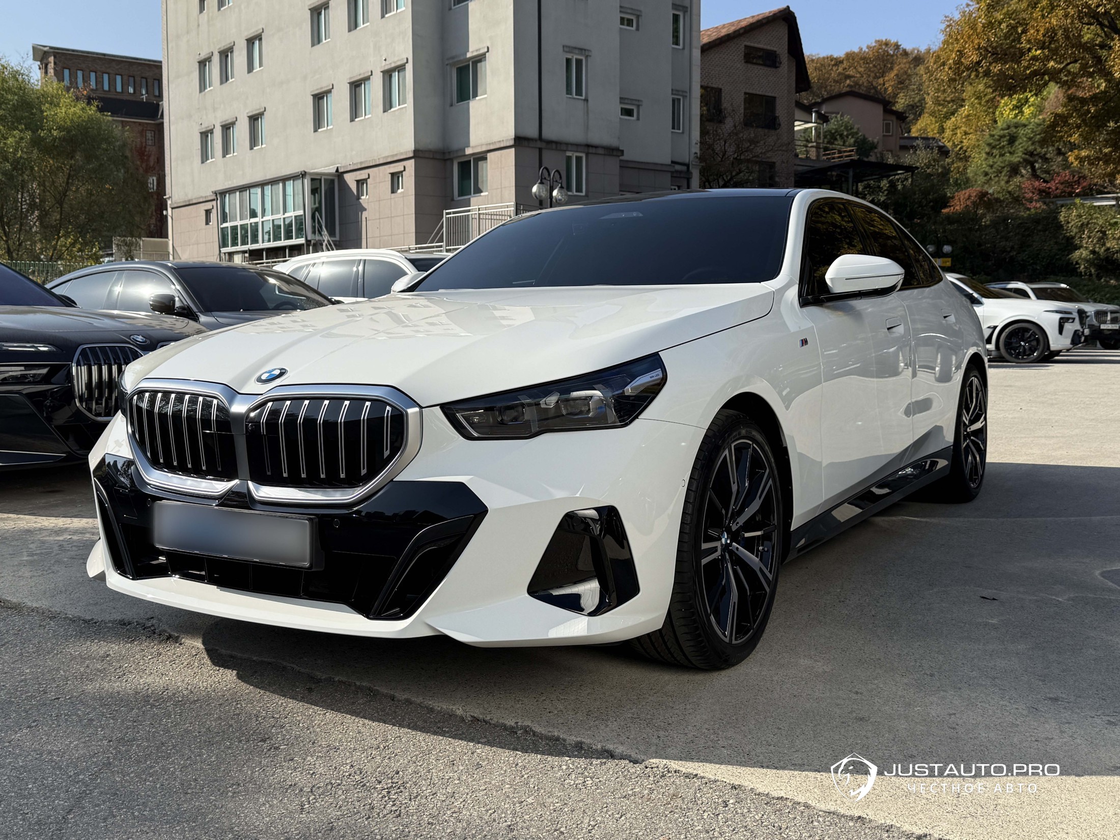 Автомобиль BMW 5-Series