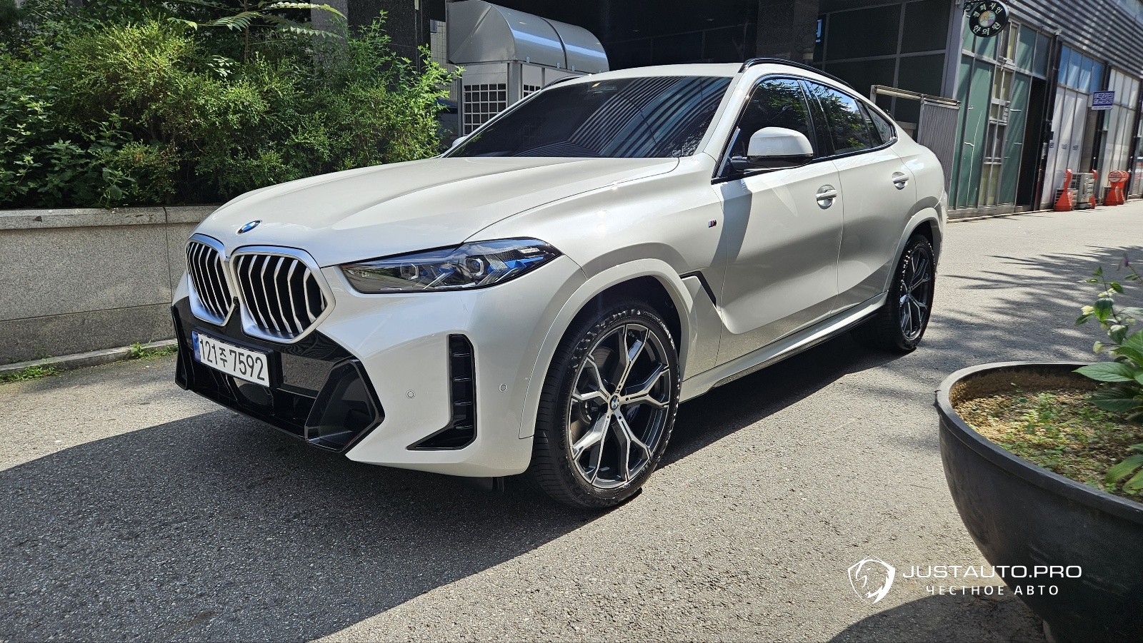 Автомобиль BMW X6