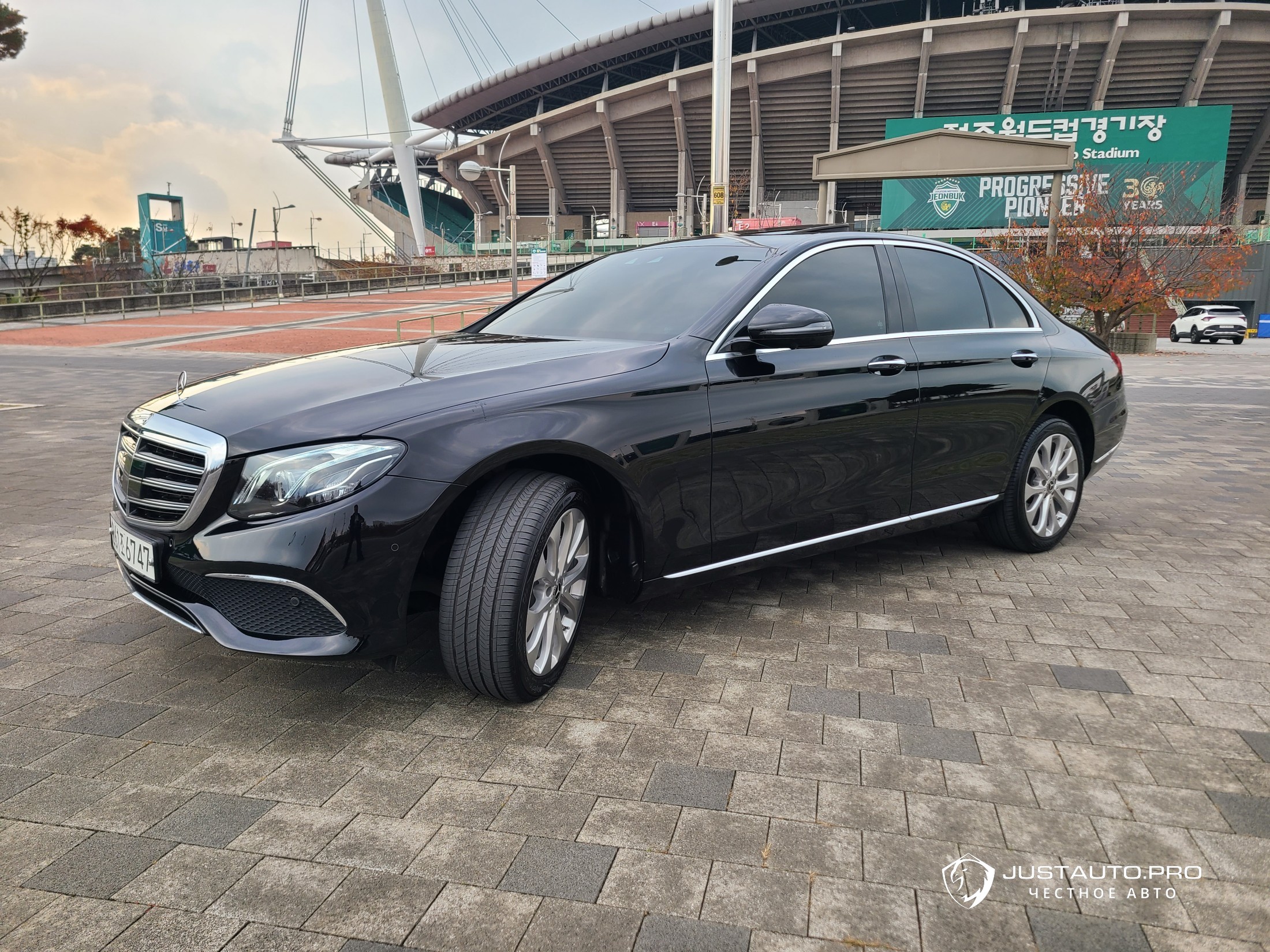 Автомобиль Mercedes-Benz E-Class