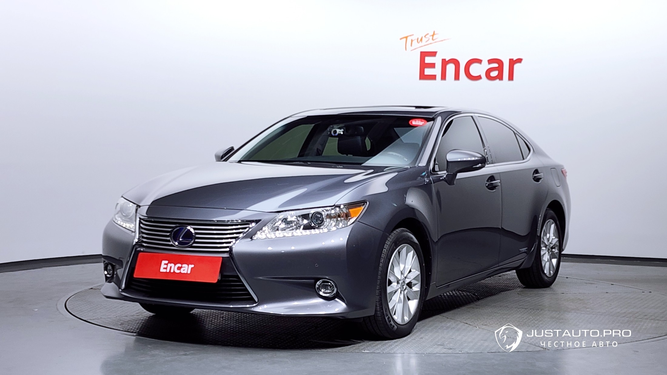 Автомобиль Lexus ES