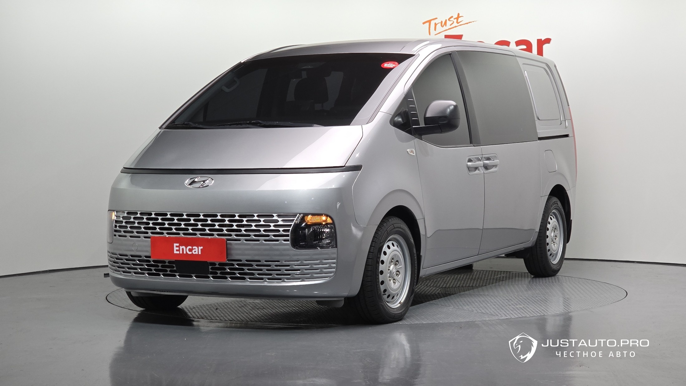 Автомобиль Hyundai Staria