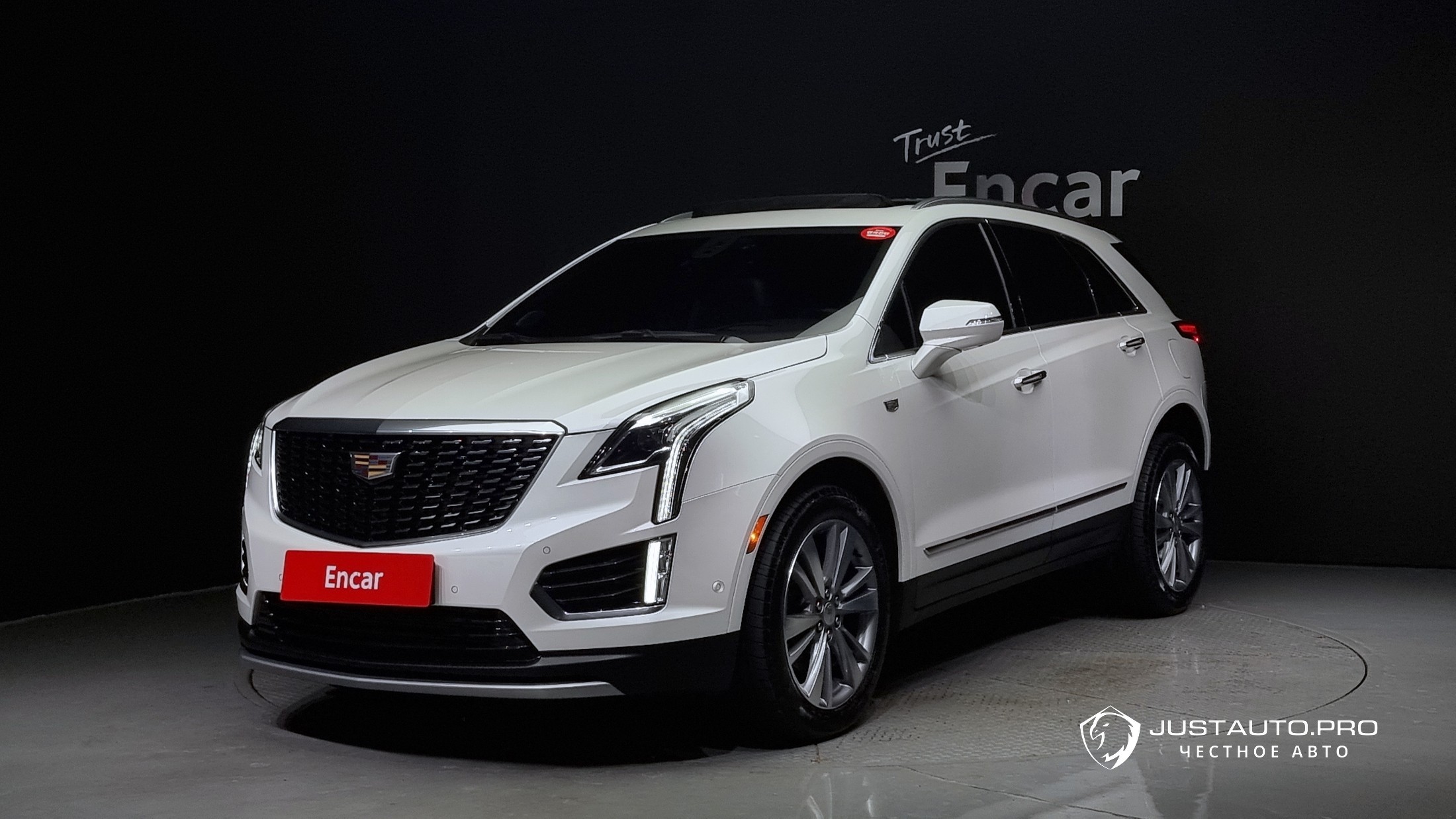Автомобиль Cadillac XT5