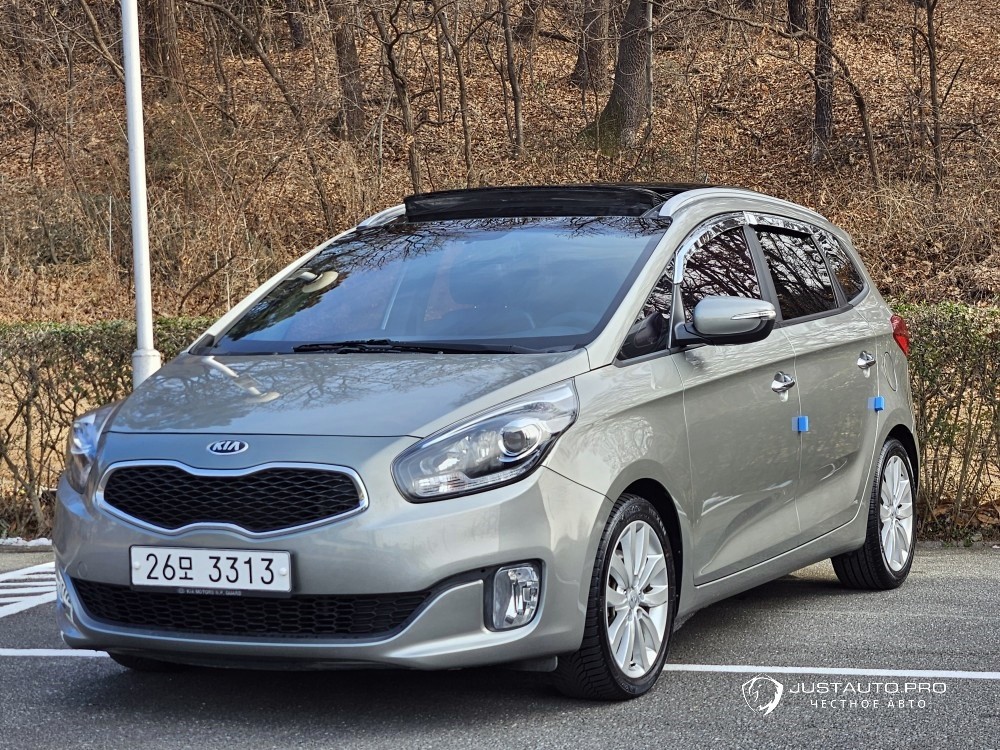 Автомобиль Kia Carens