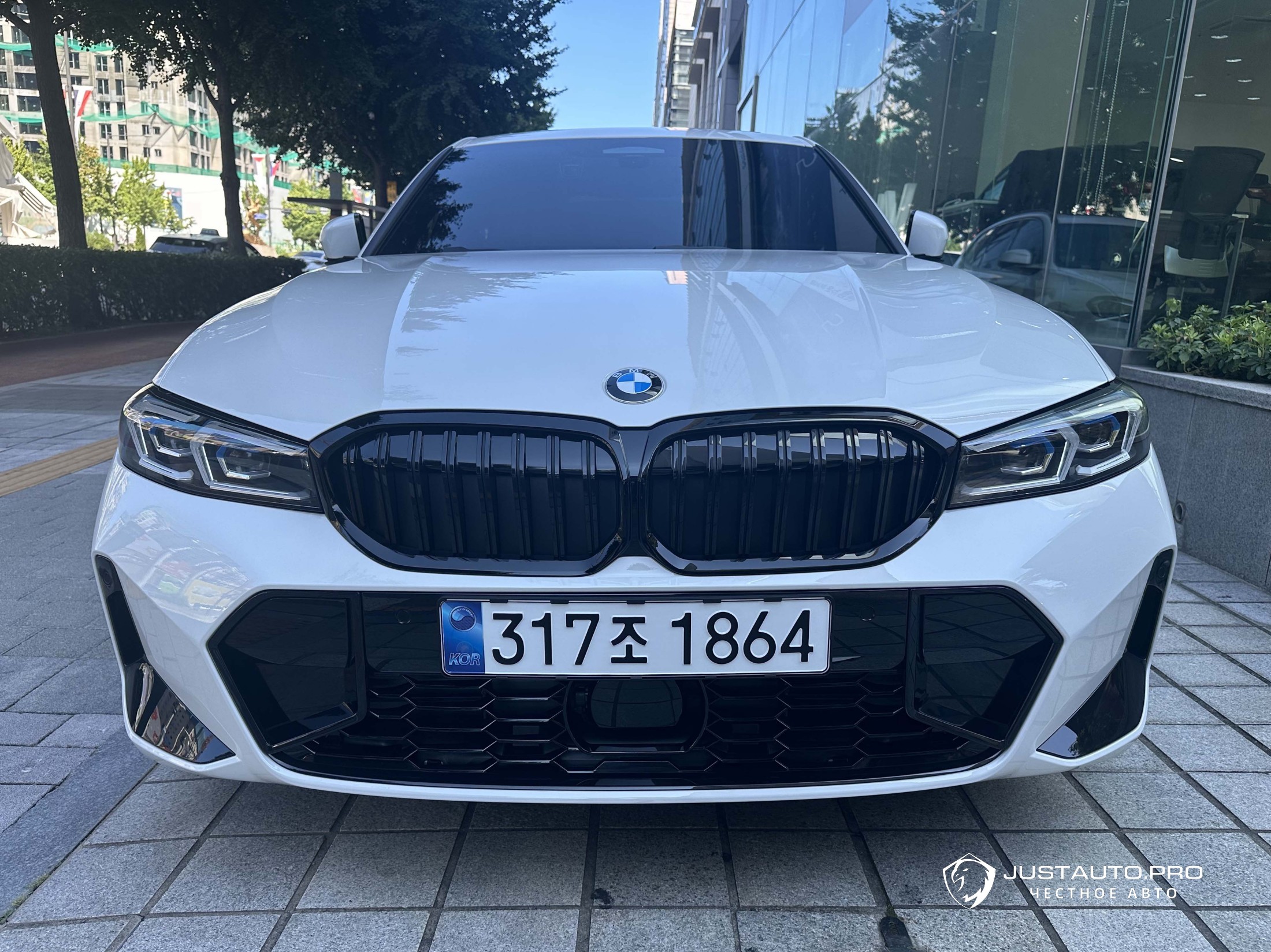 Автомобиль BMW 3-Series