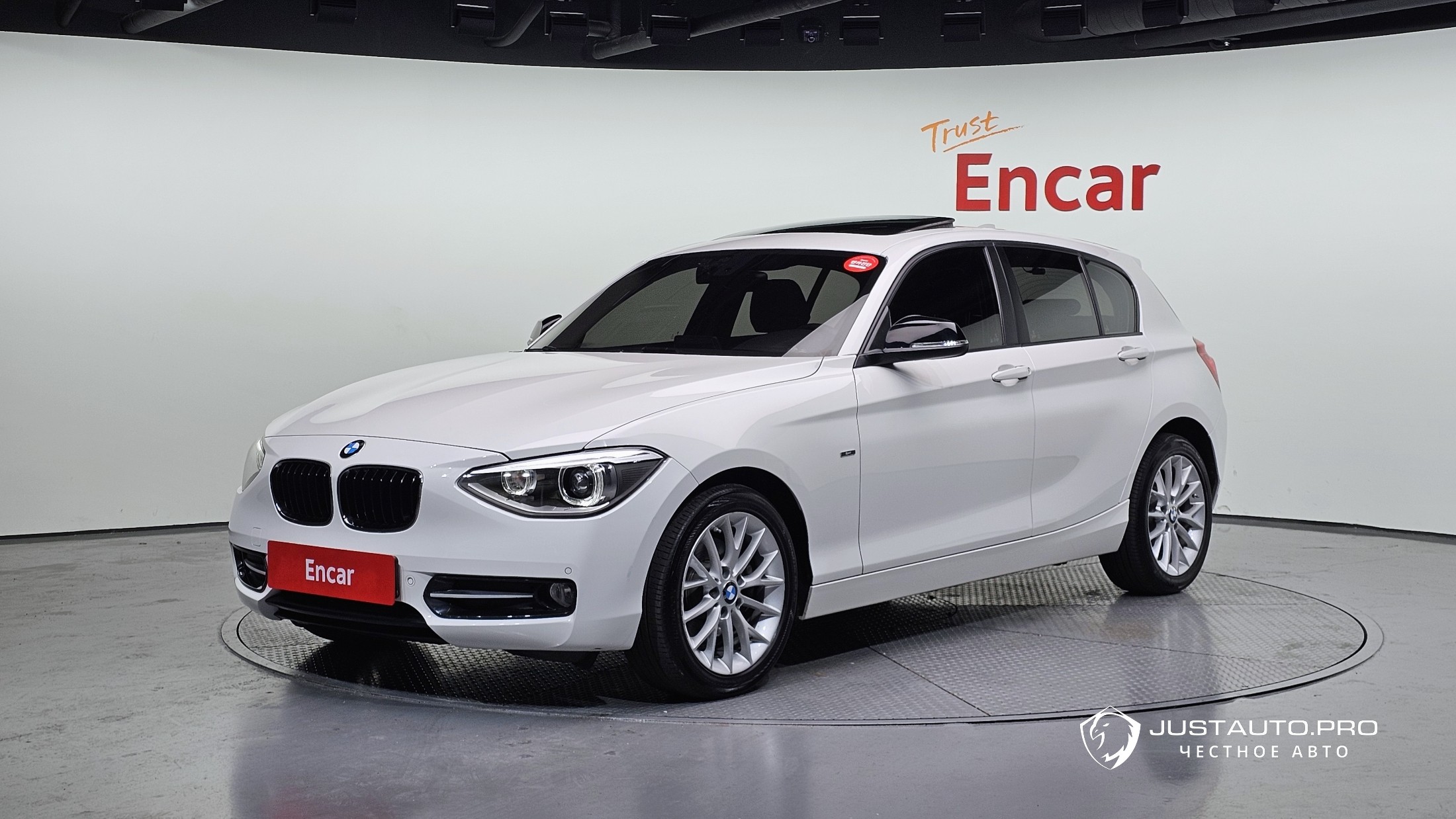 Автомобиль BMW 1-Series