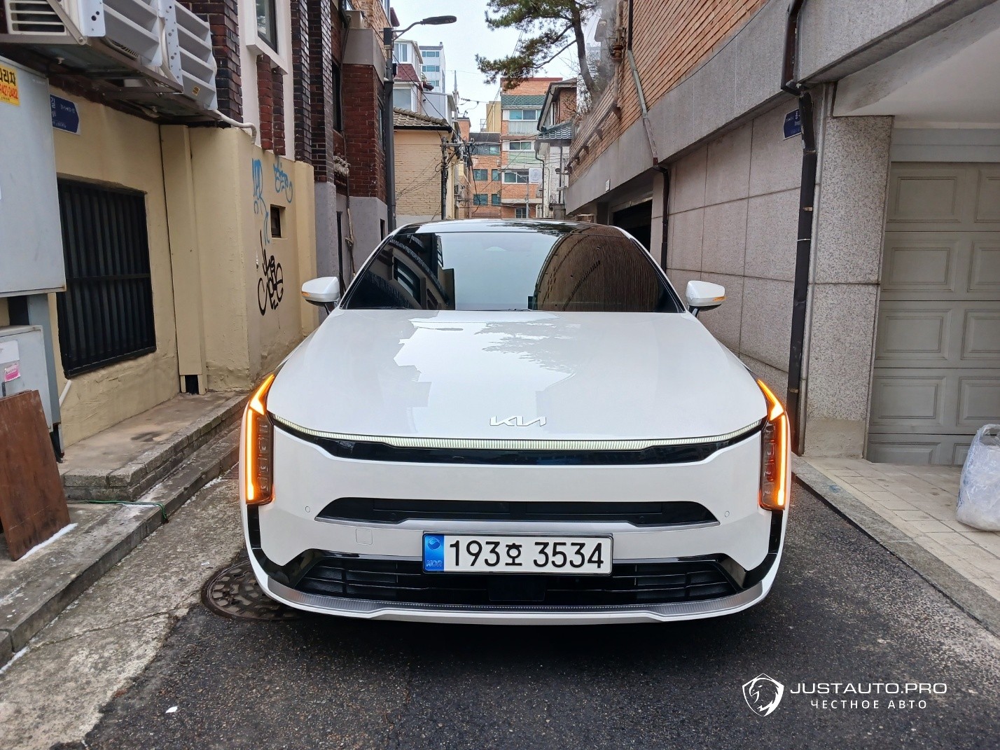 Автомобиль Kia K8