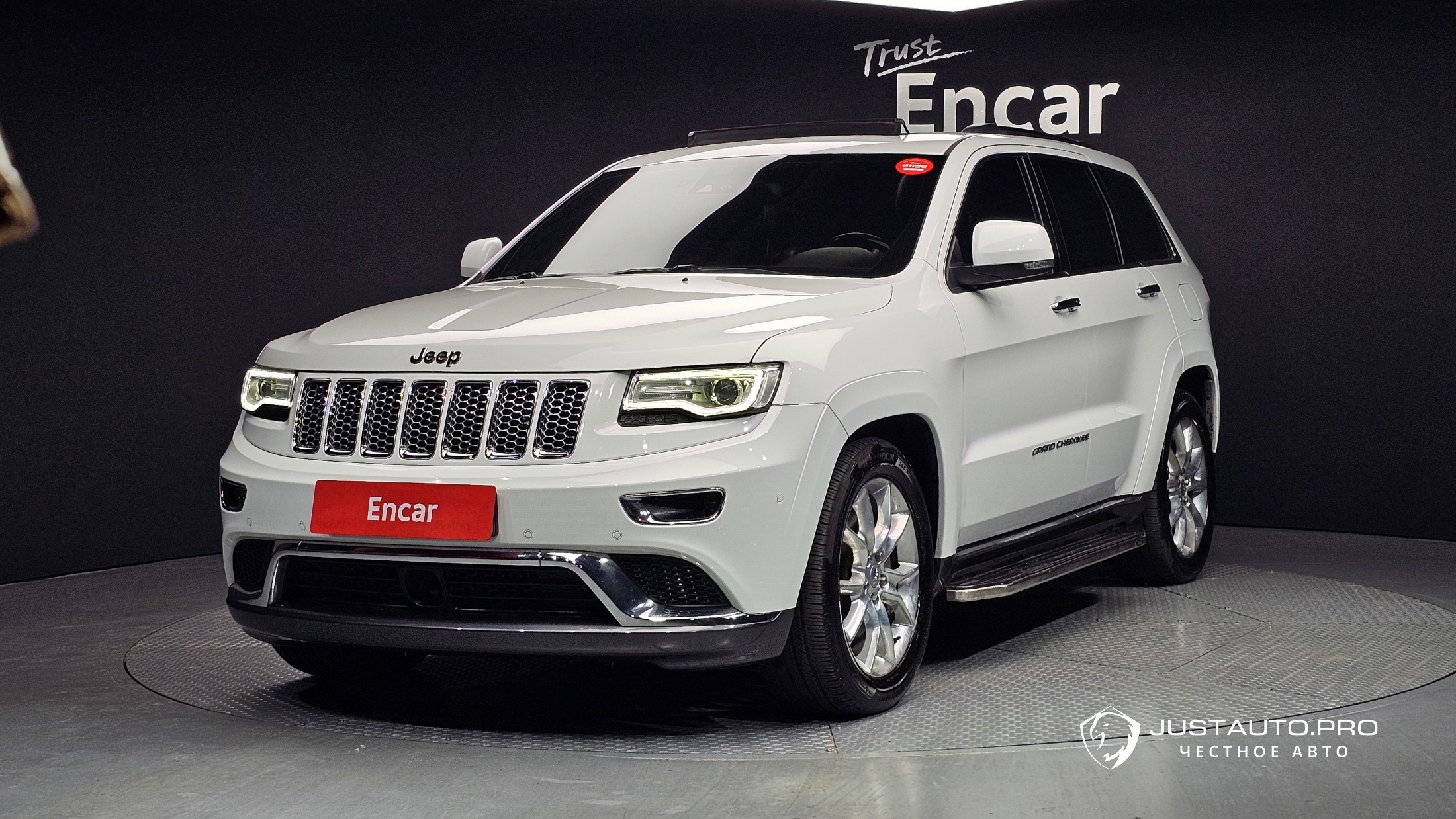 Автомобиль Jeep Cherokee