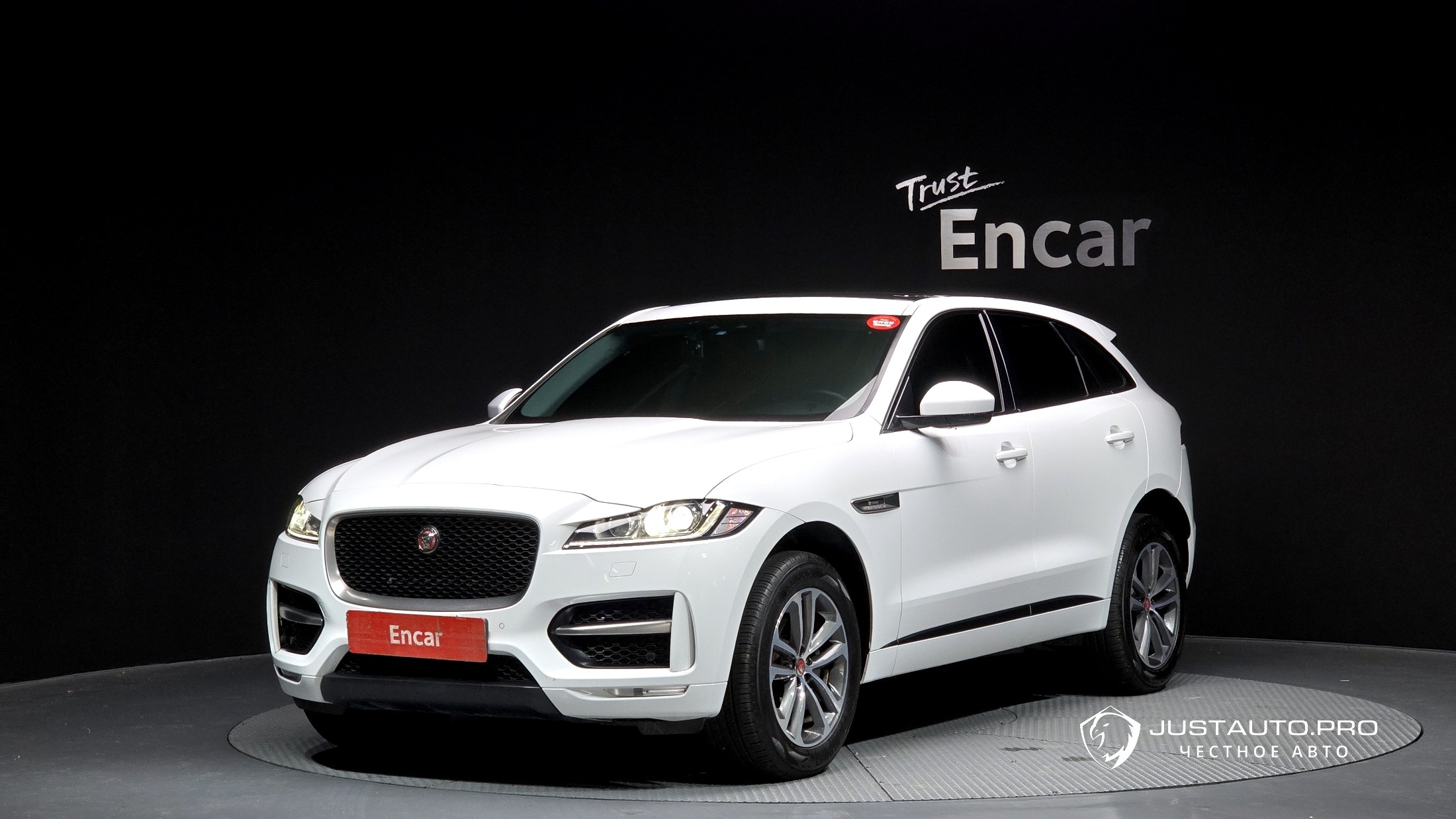 Автомобиль Jaguar F-PACE