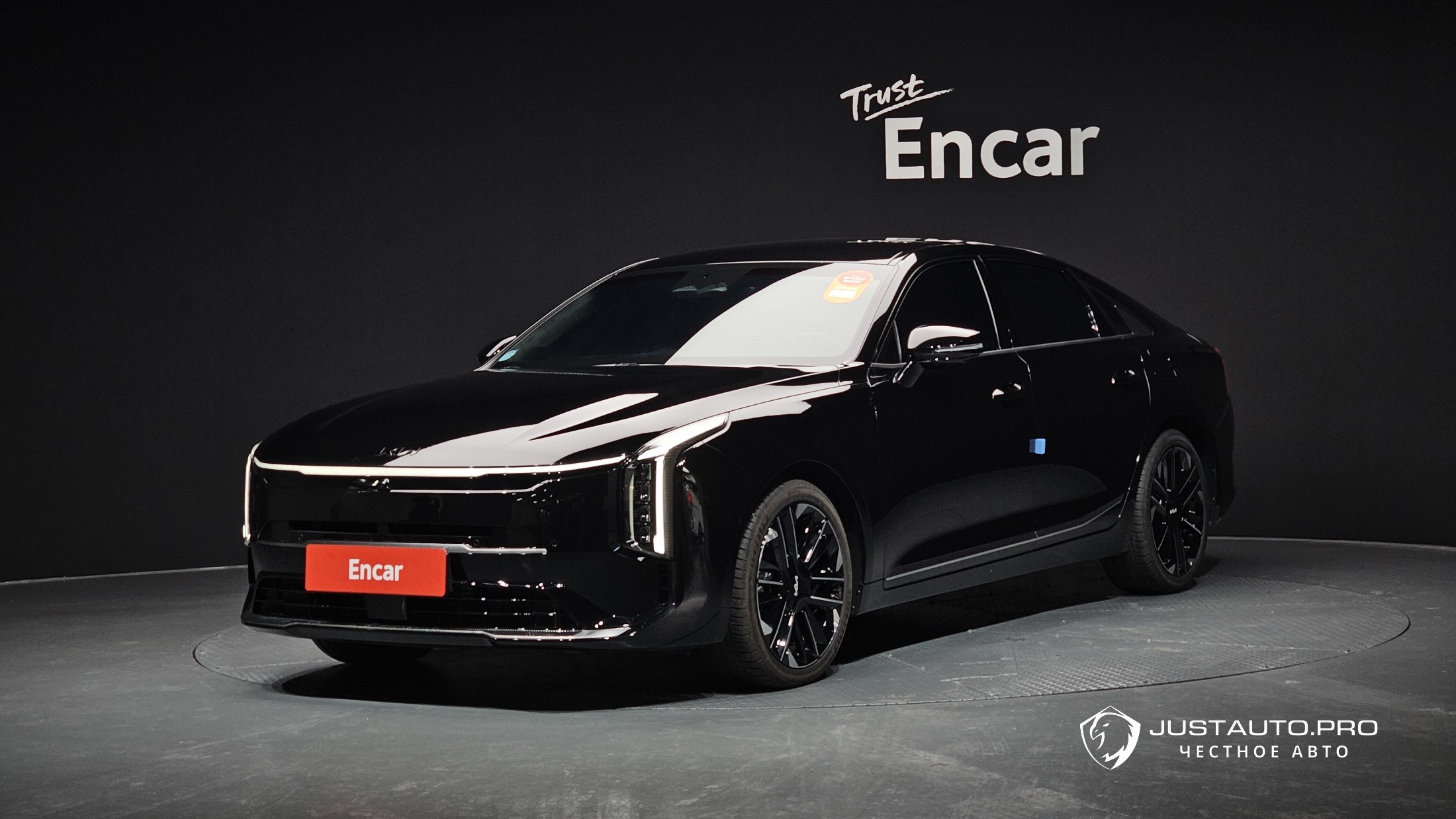 Автомобиль Kia K8