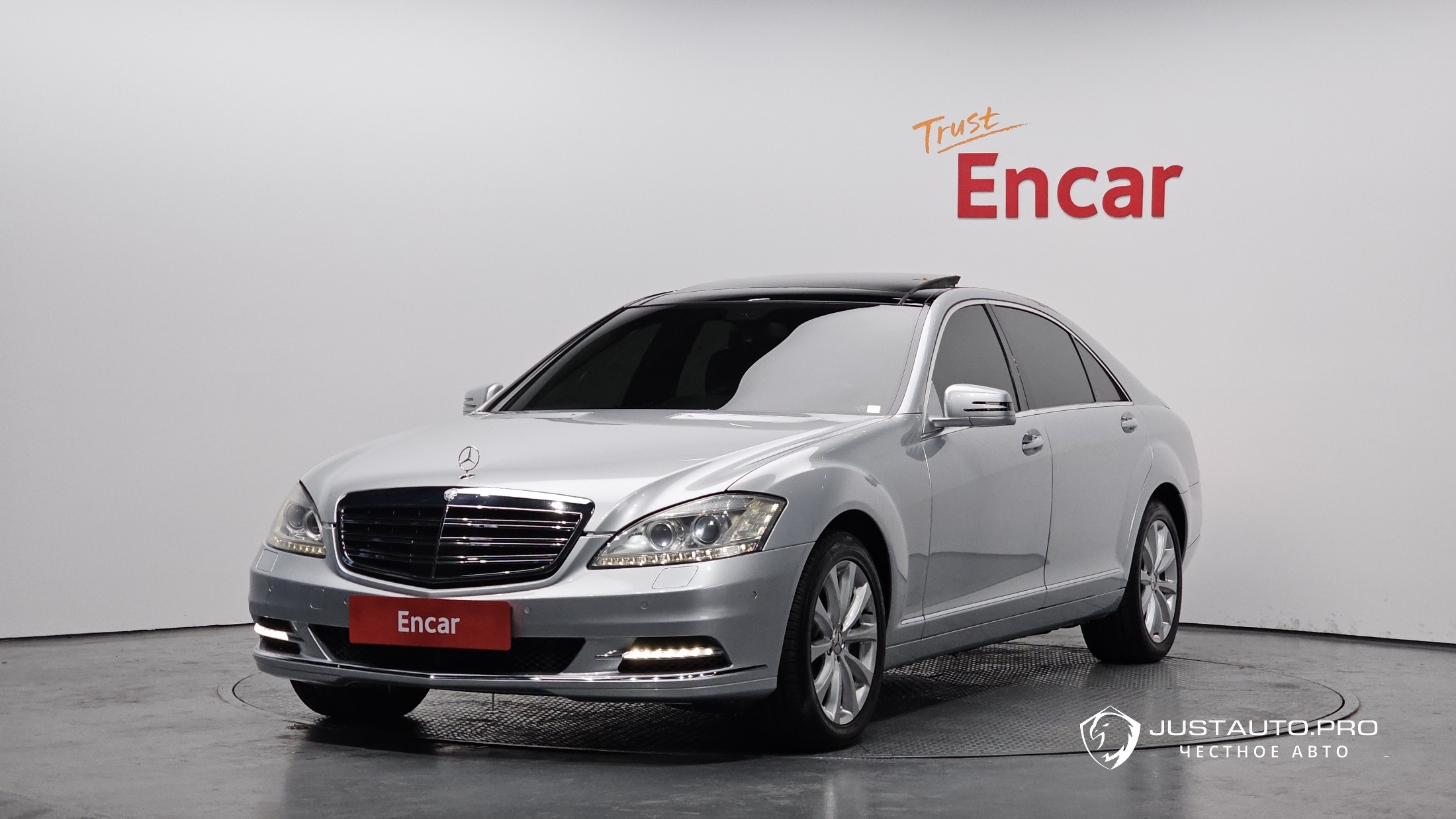 Автомобиль Mercedes-Benz S-Class