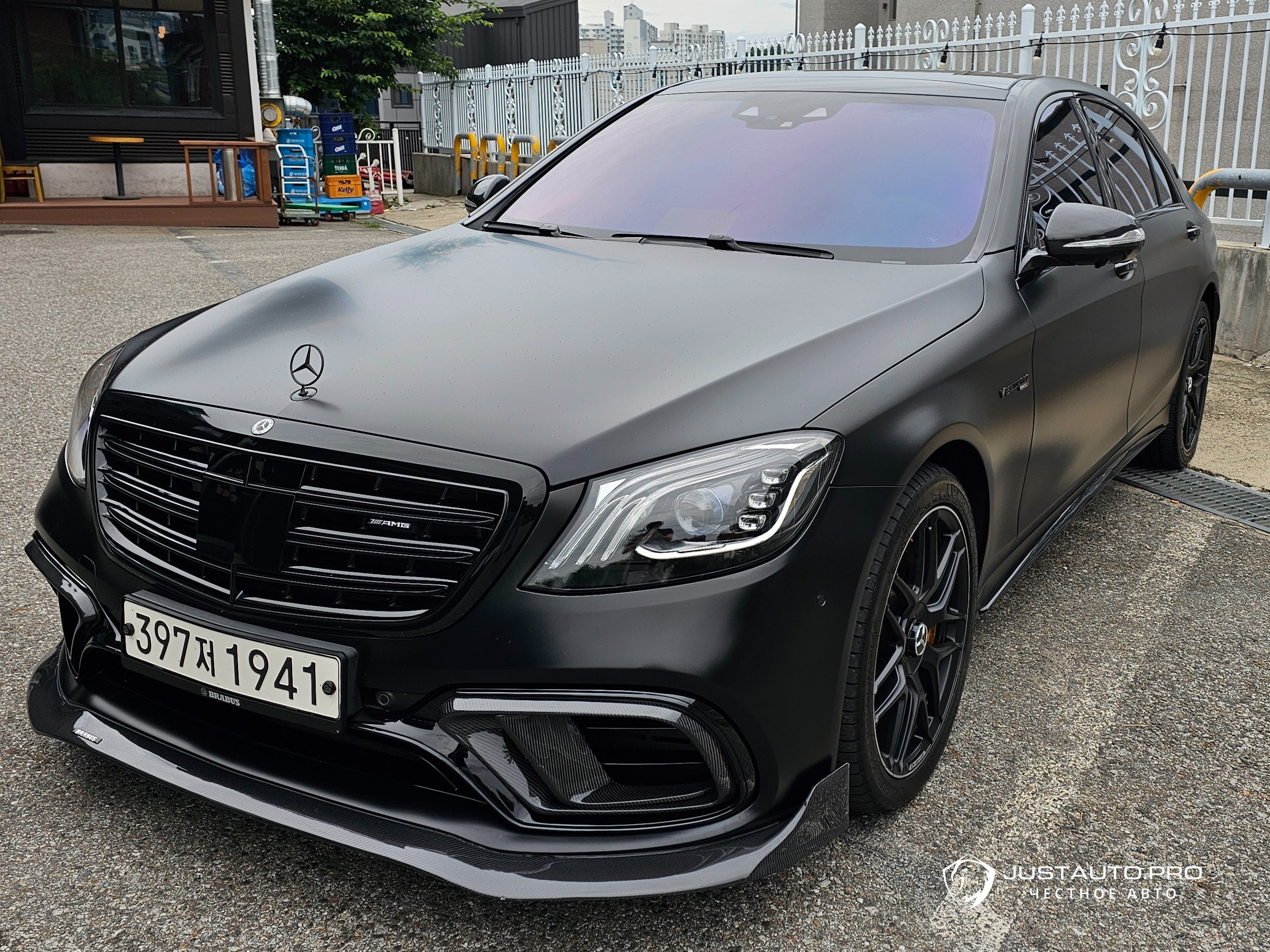 Автомобиль Mercedes-Benz S-Class