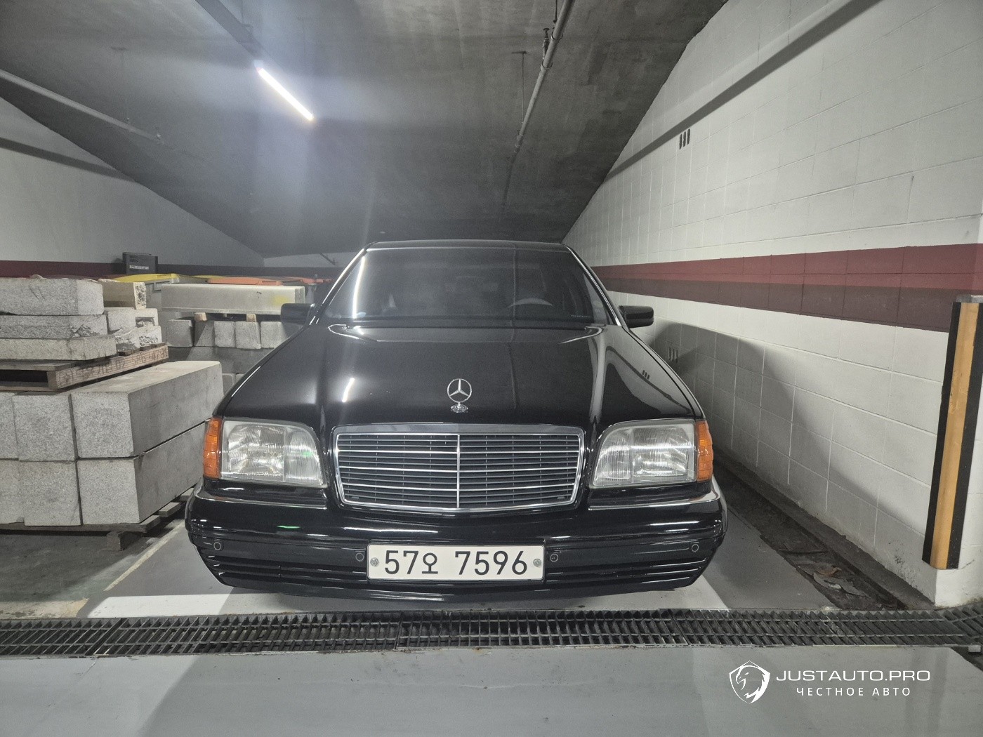 Автомобиль Mercedes-Benz S-Class