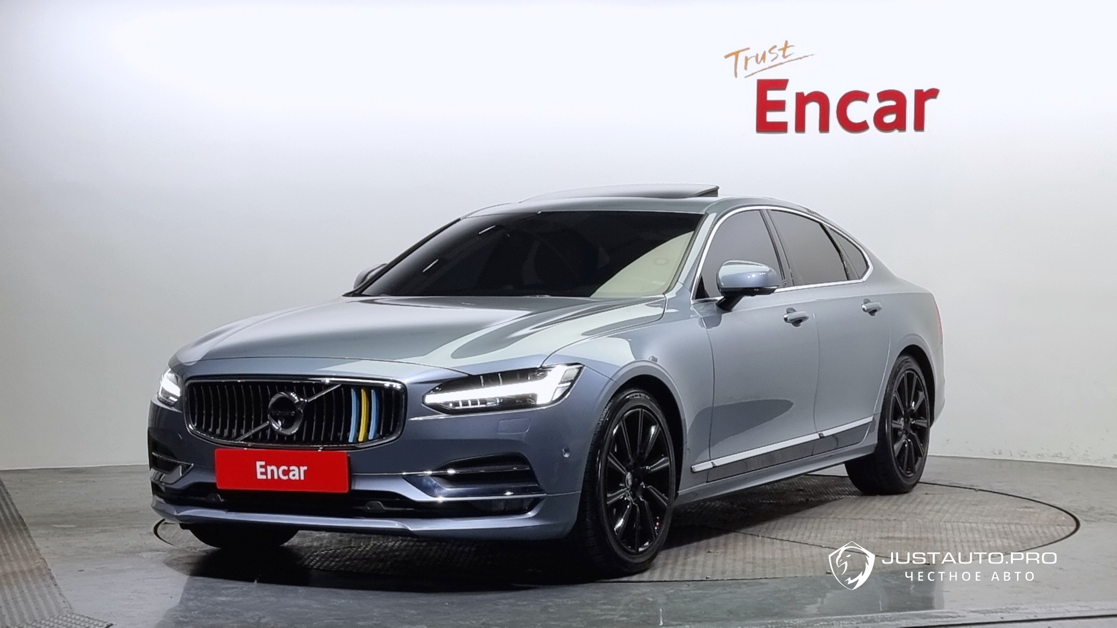 Автомобиль Volvo S90