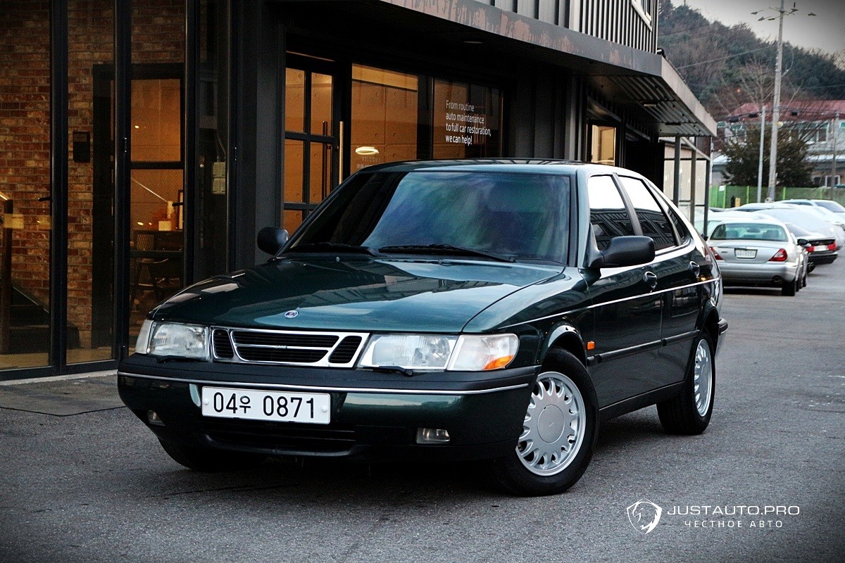 Автомобиль Saab 900