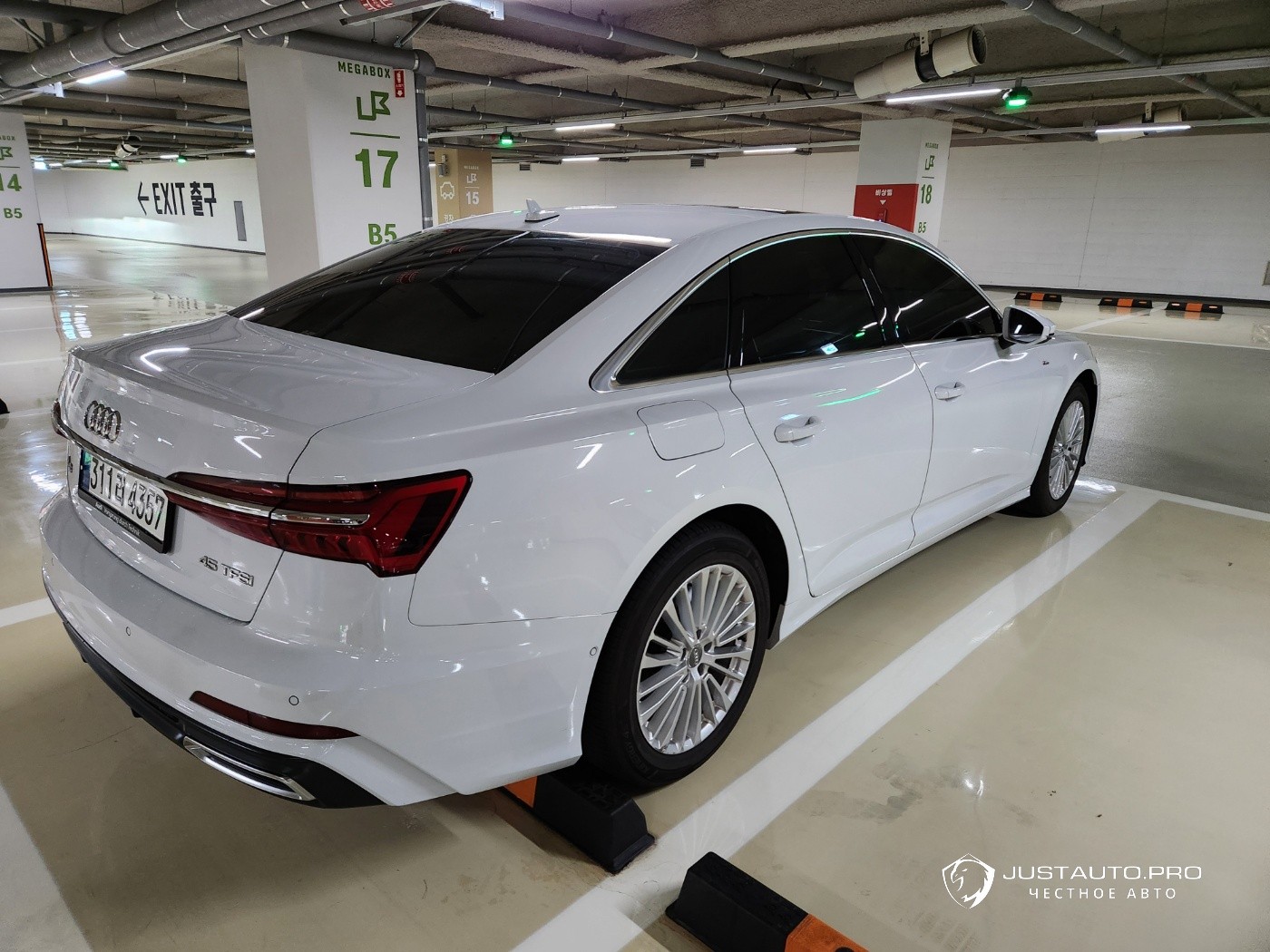 Автомобиль Audi A6