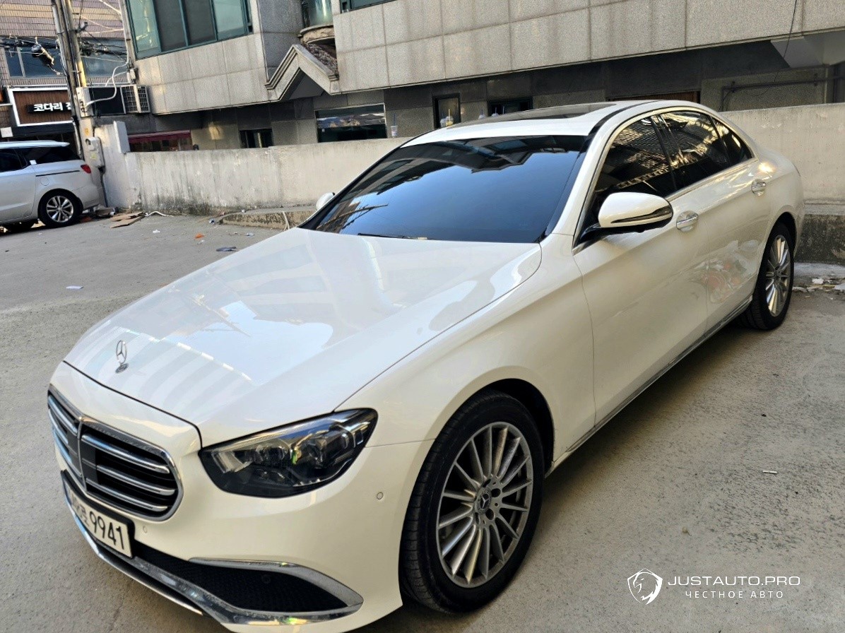 Автомобиль Mercedes-Benz E-Class