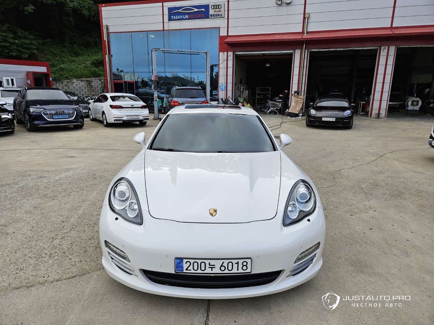 Автомобиль Porsche Panamera