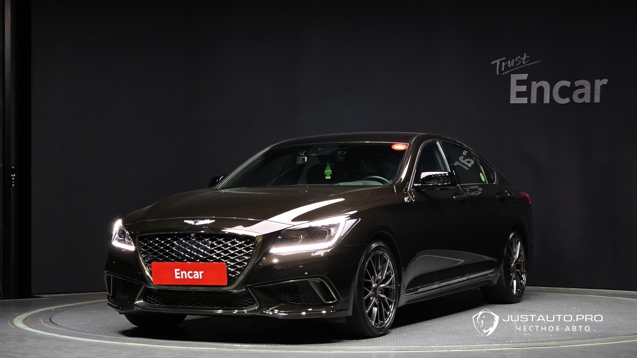 Автомобиль Genesis G80