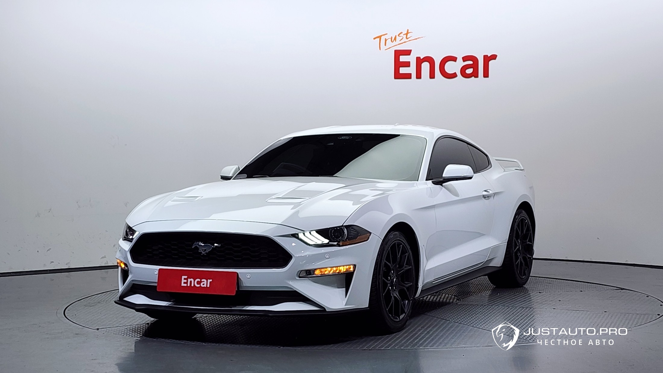 Автомобиль Ford Mustang