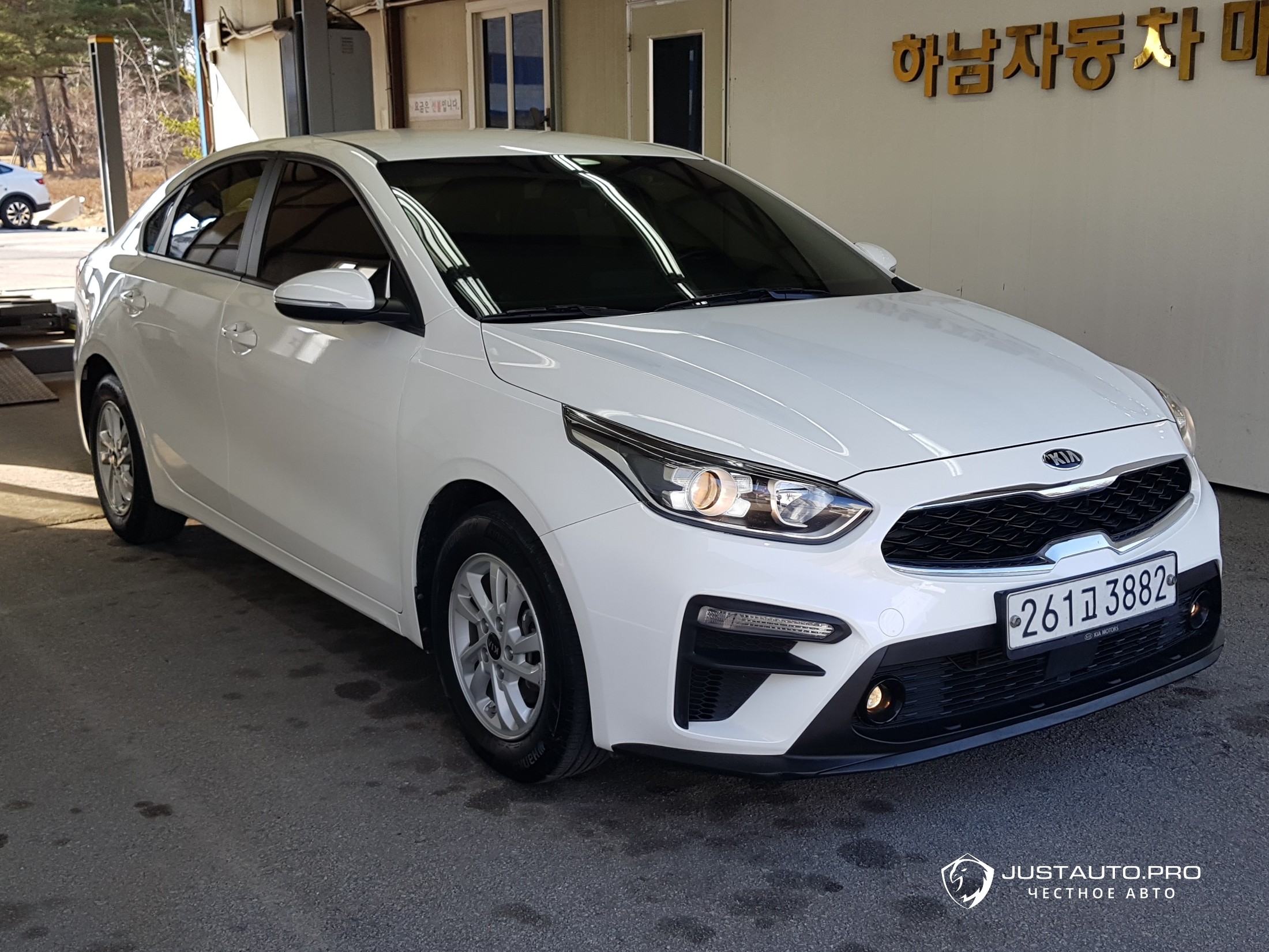 Автомобиль Kia K3