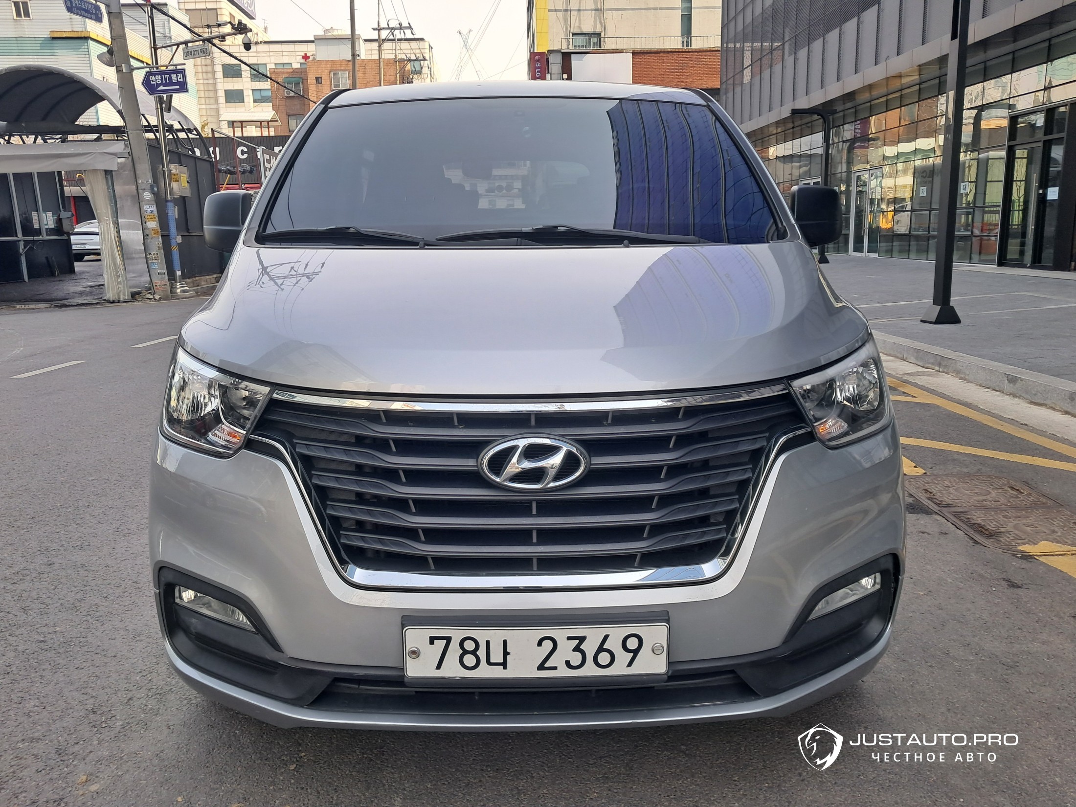 Автомобиль Hyundai Starex