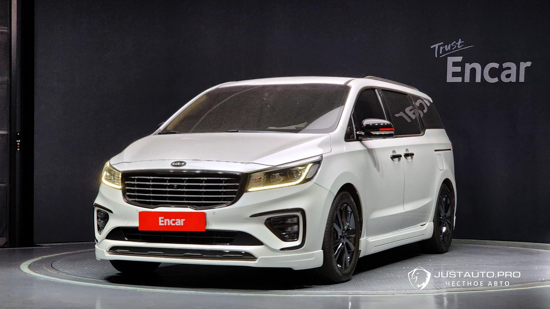 Автомобиль Kia Canival
