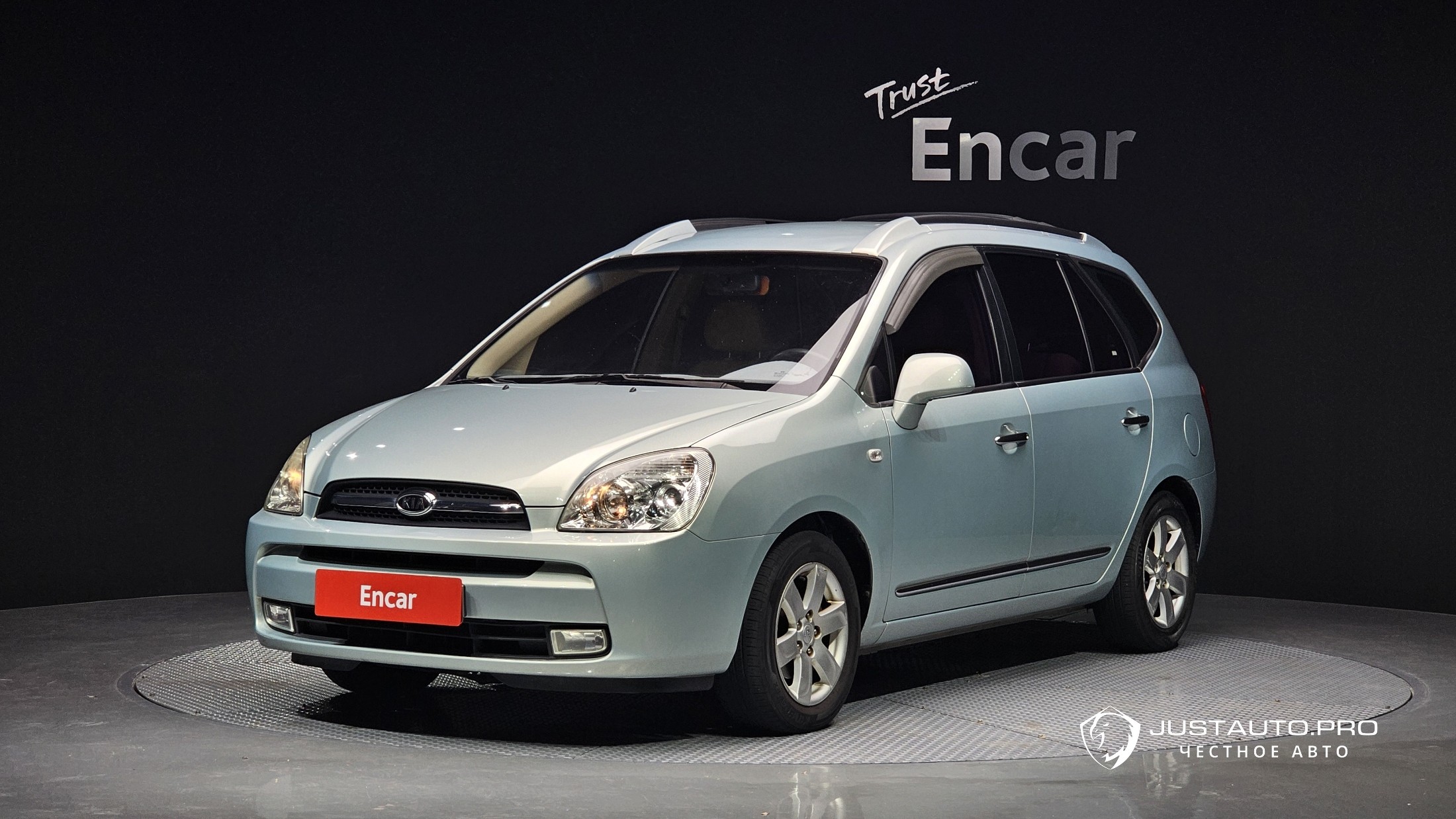 Автомобиль Kia Carens
