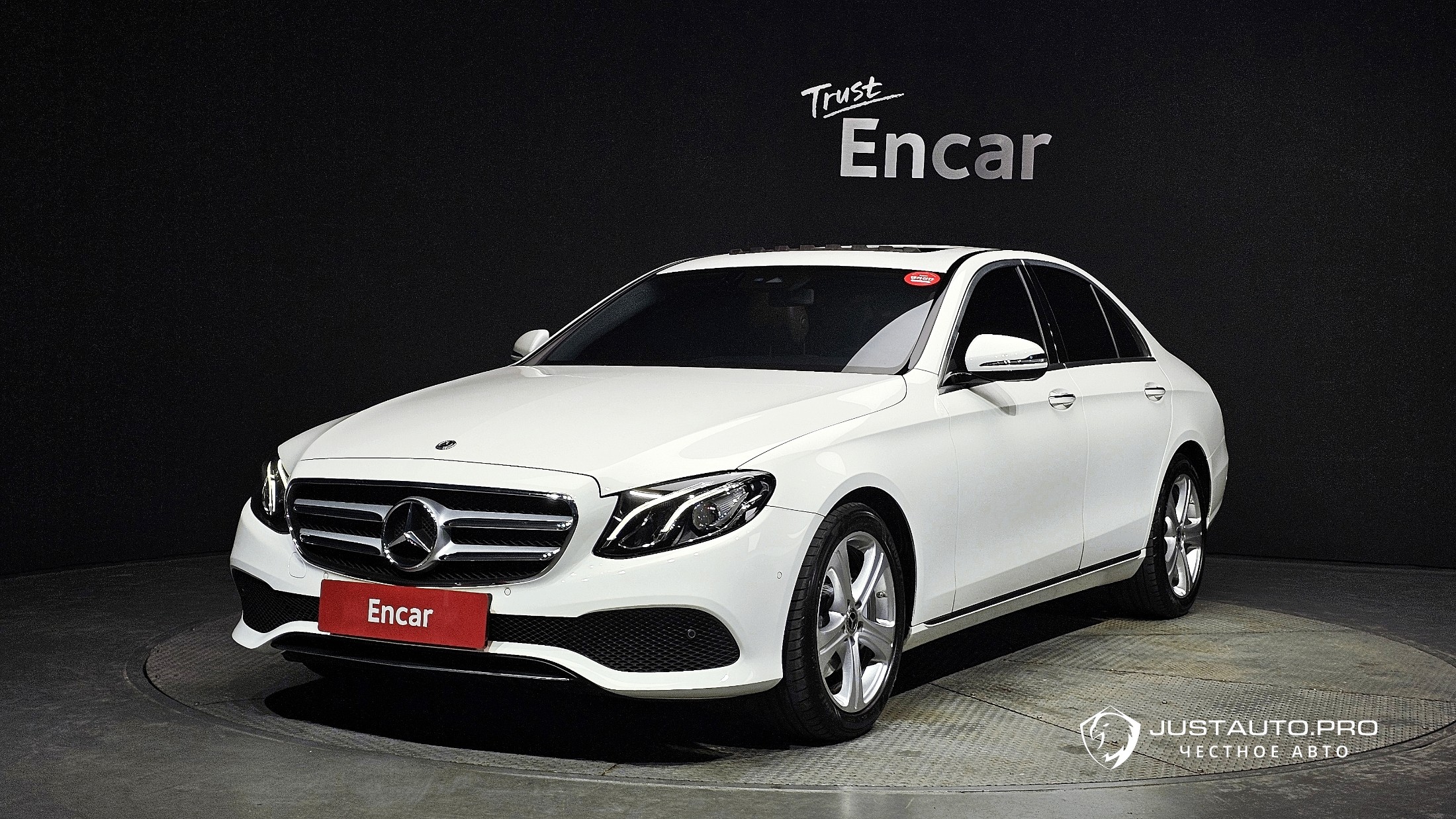 Автомобиль Mercedes-Benz E-Class