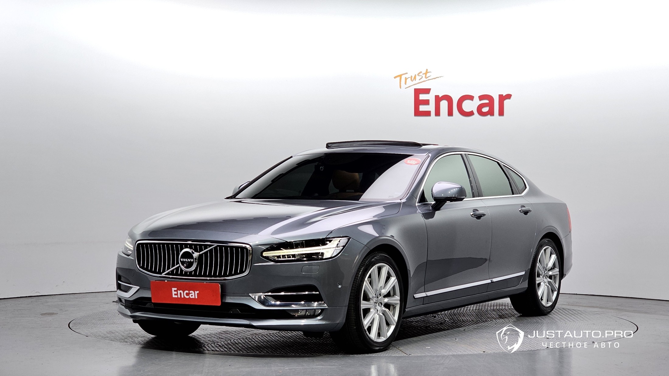Автомобиль Volvo S90