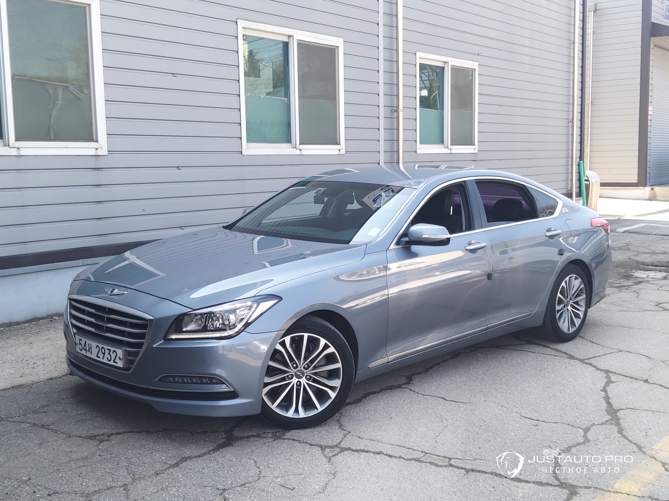 Автомобиль Hyundai Genesis