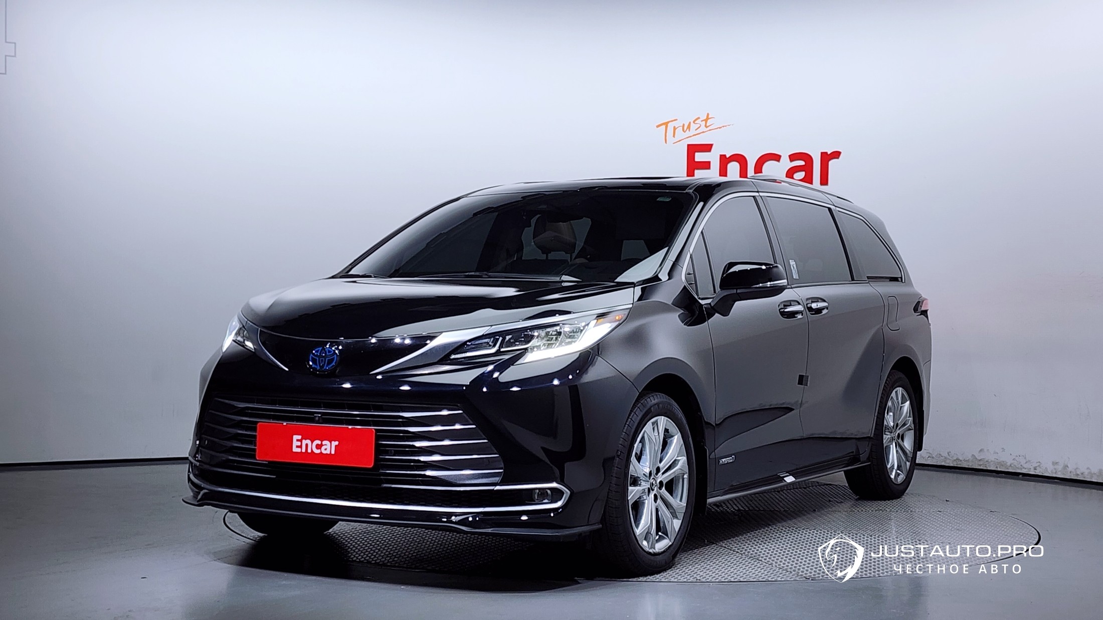 Автомобиль Toyota Sienna