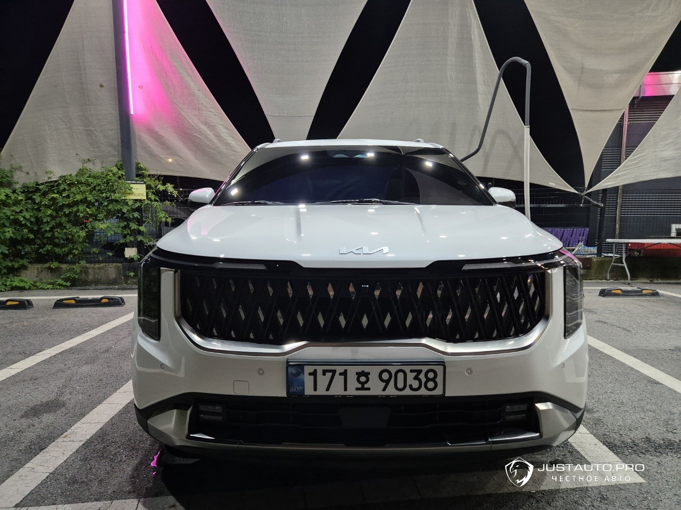 Автомобиль Kia Canival
