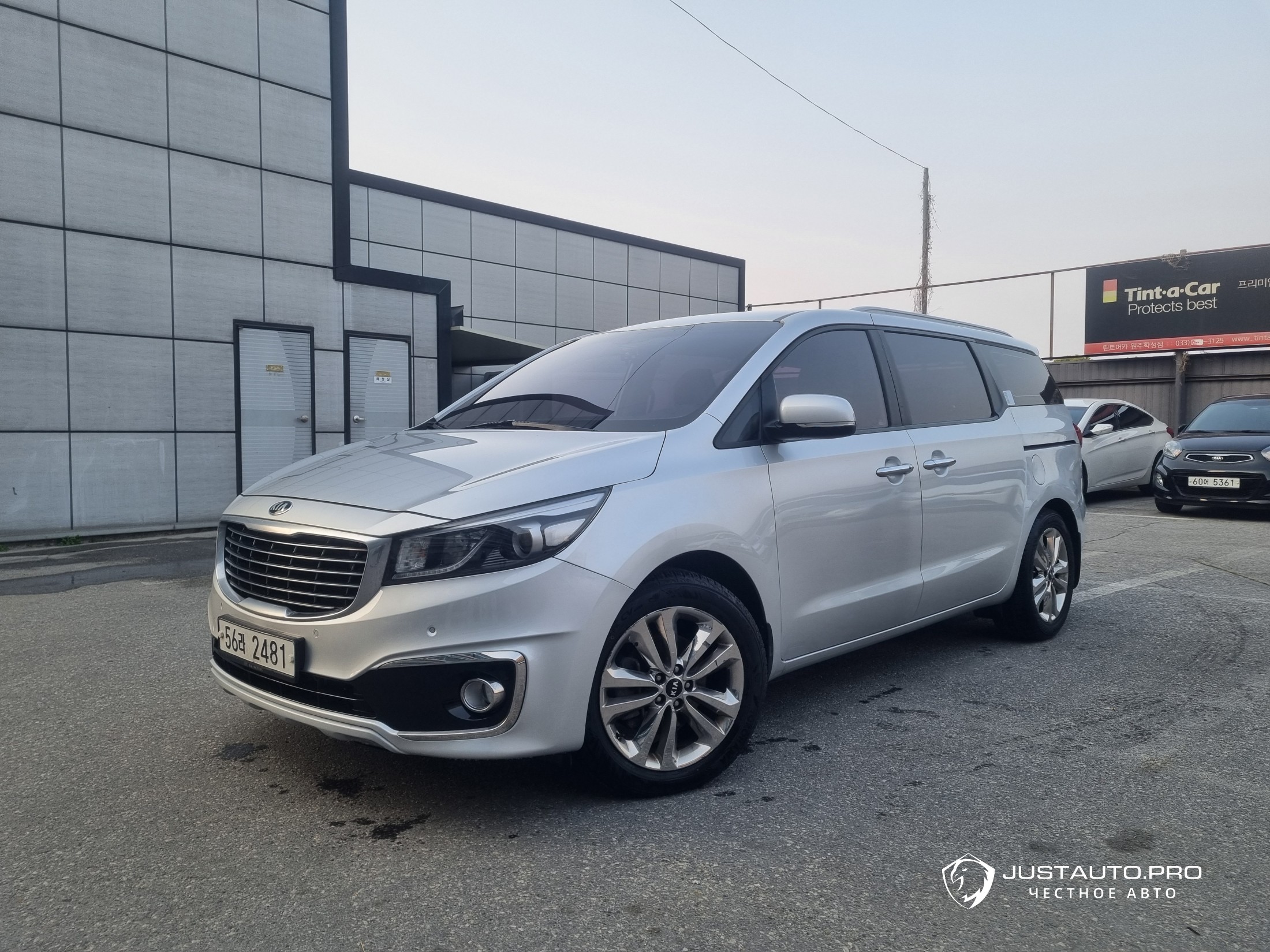 Автомобиль Kia Canival